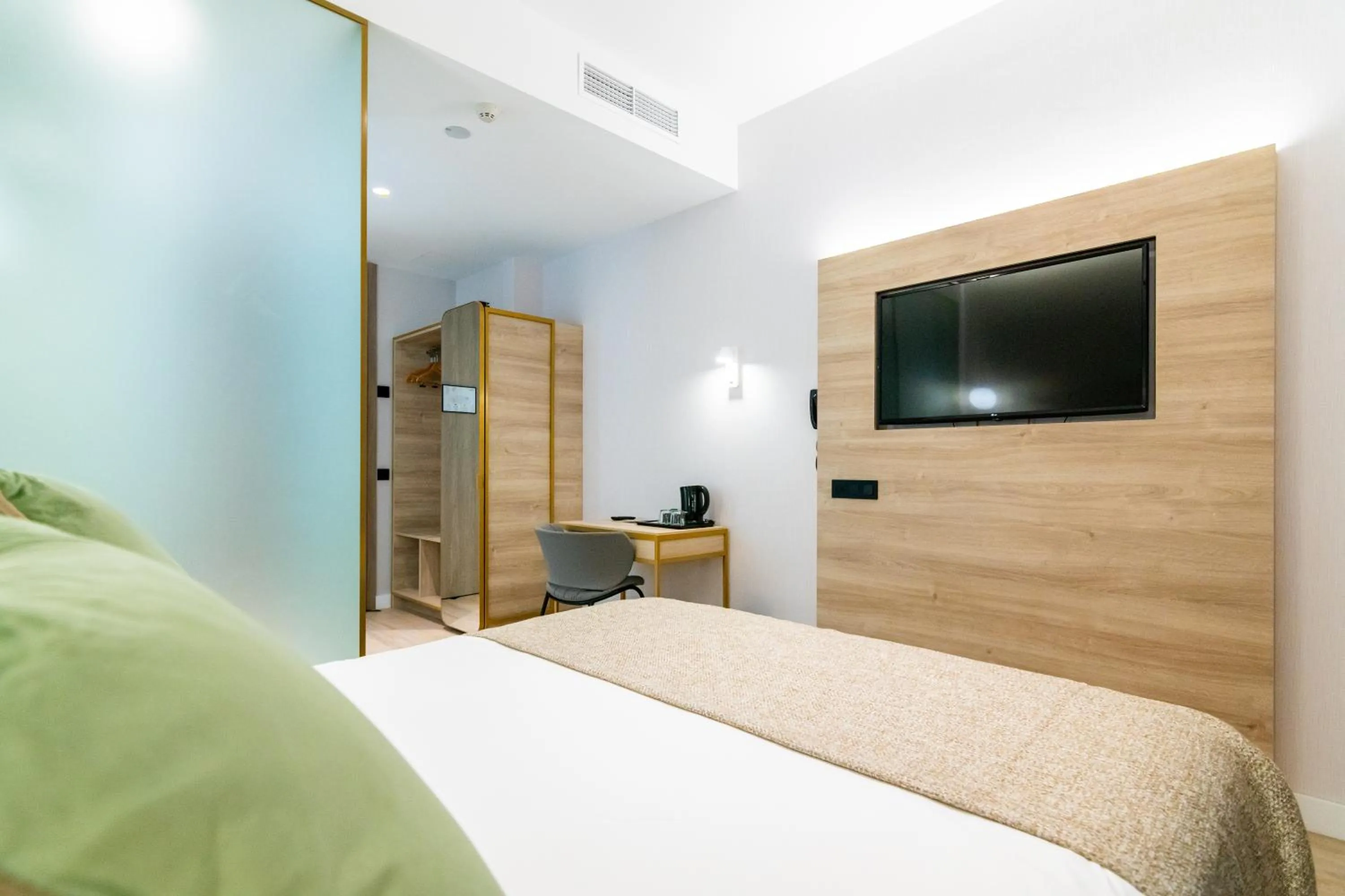 Photo of the whole room, Bed in Hotel Málaga Vibes