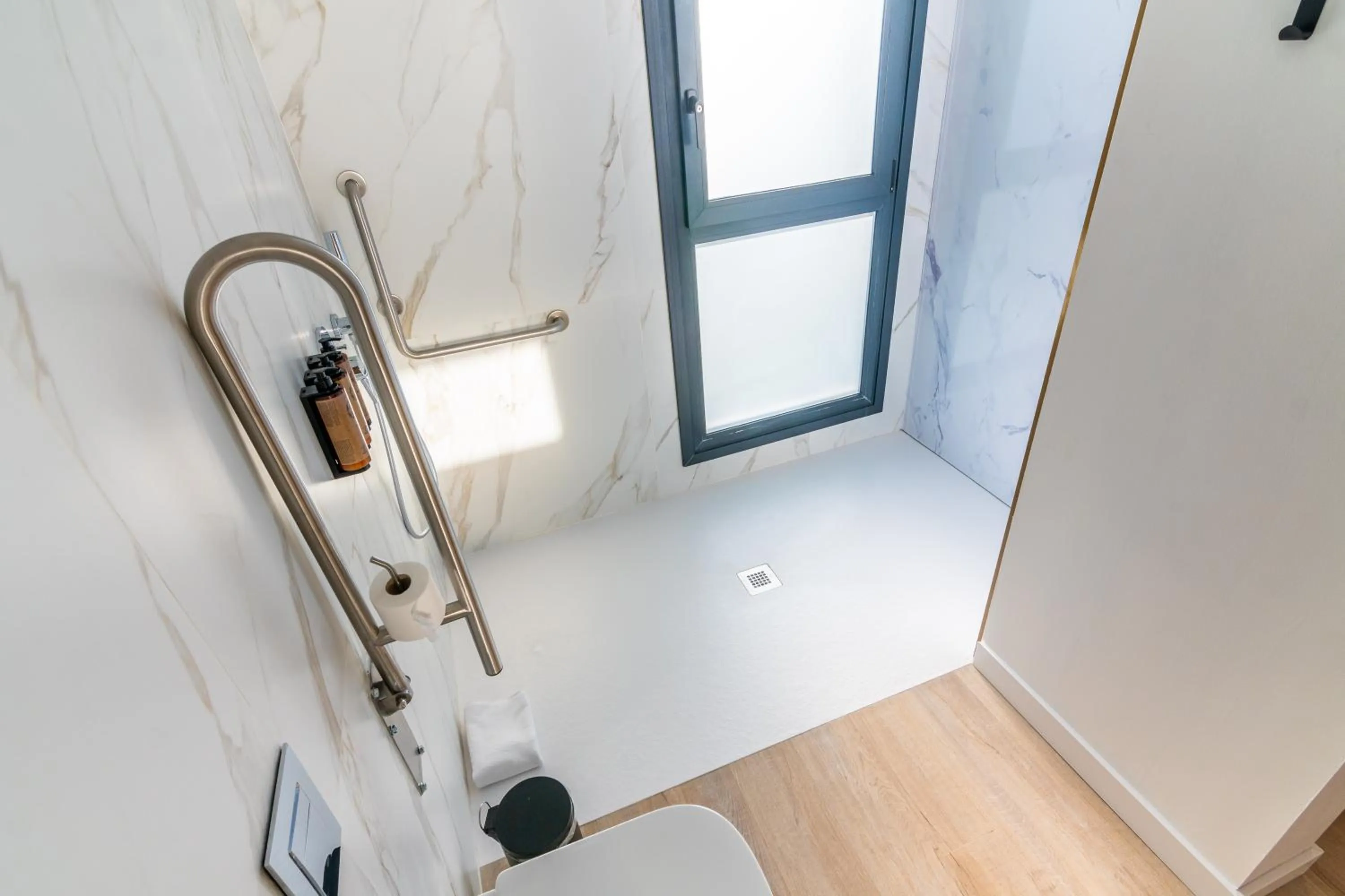 Shower in Hotel Málaga Vibes