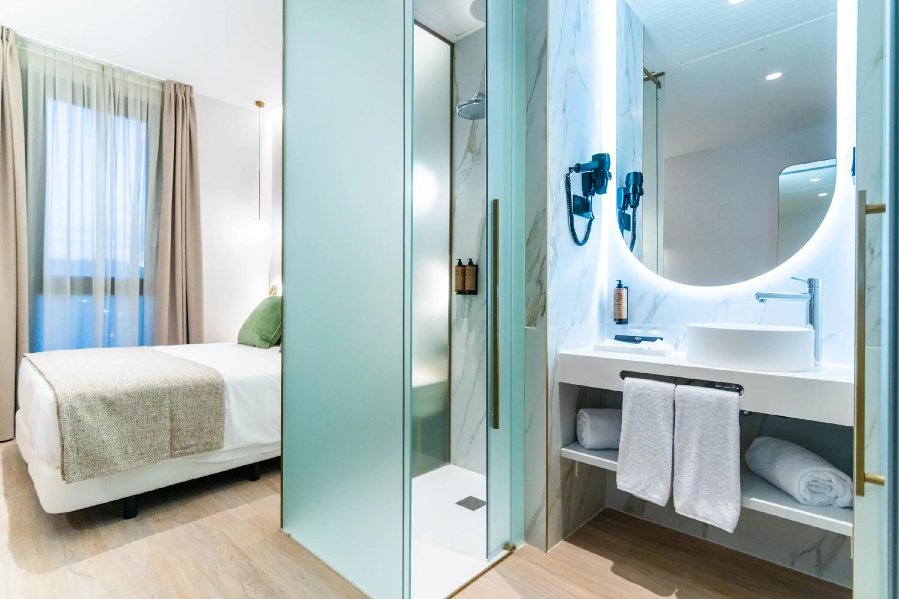 Photo of the whole room, Bed in Hotel Málaga Vibes