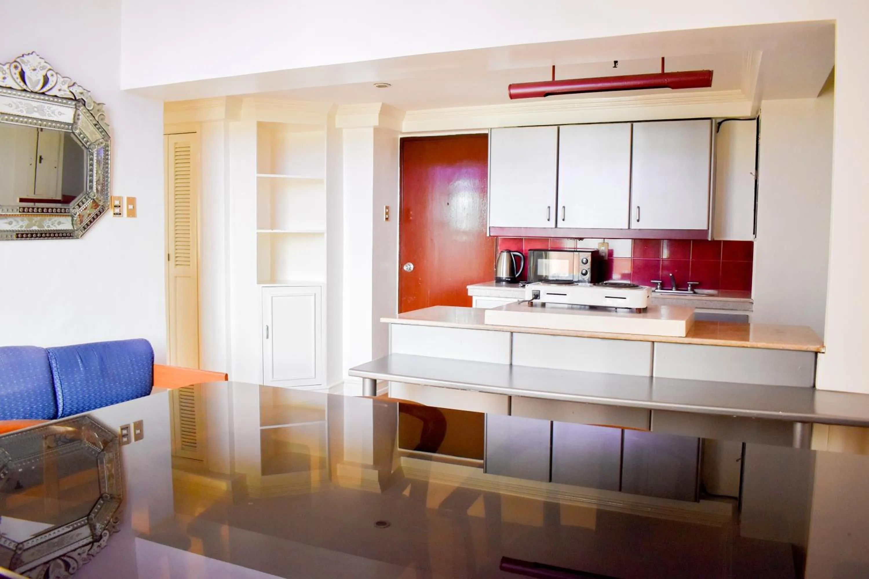 Kitchen or kitchenette in Sunette Tower Suites Makati