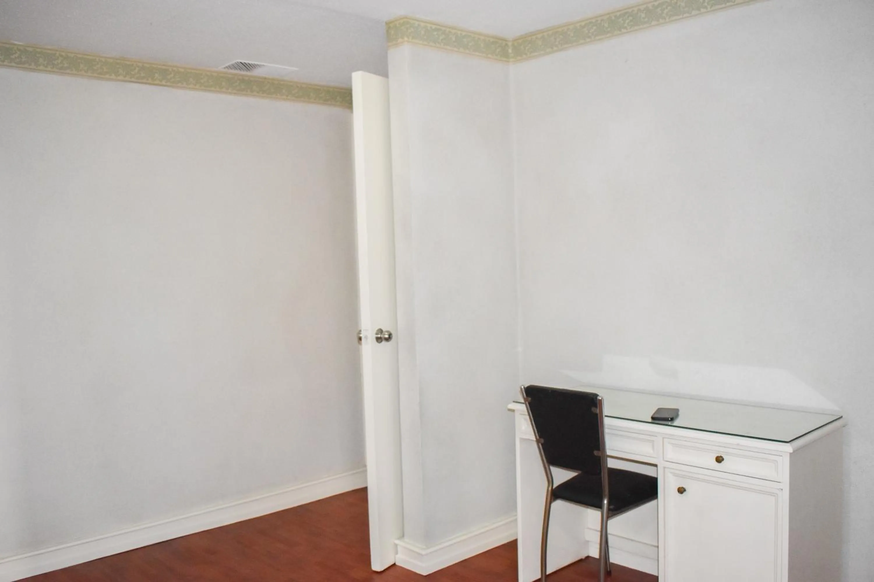 hair dresser in Sunette Tower Suites Makati