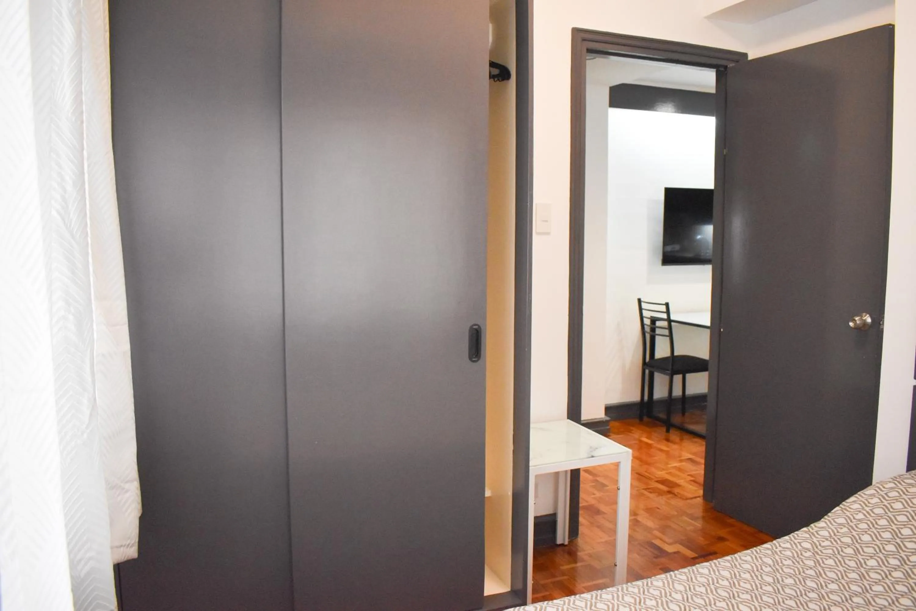 TV and multimedia, Bed in Sunette Tower Suites Makati