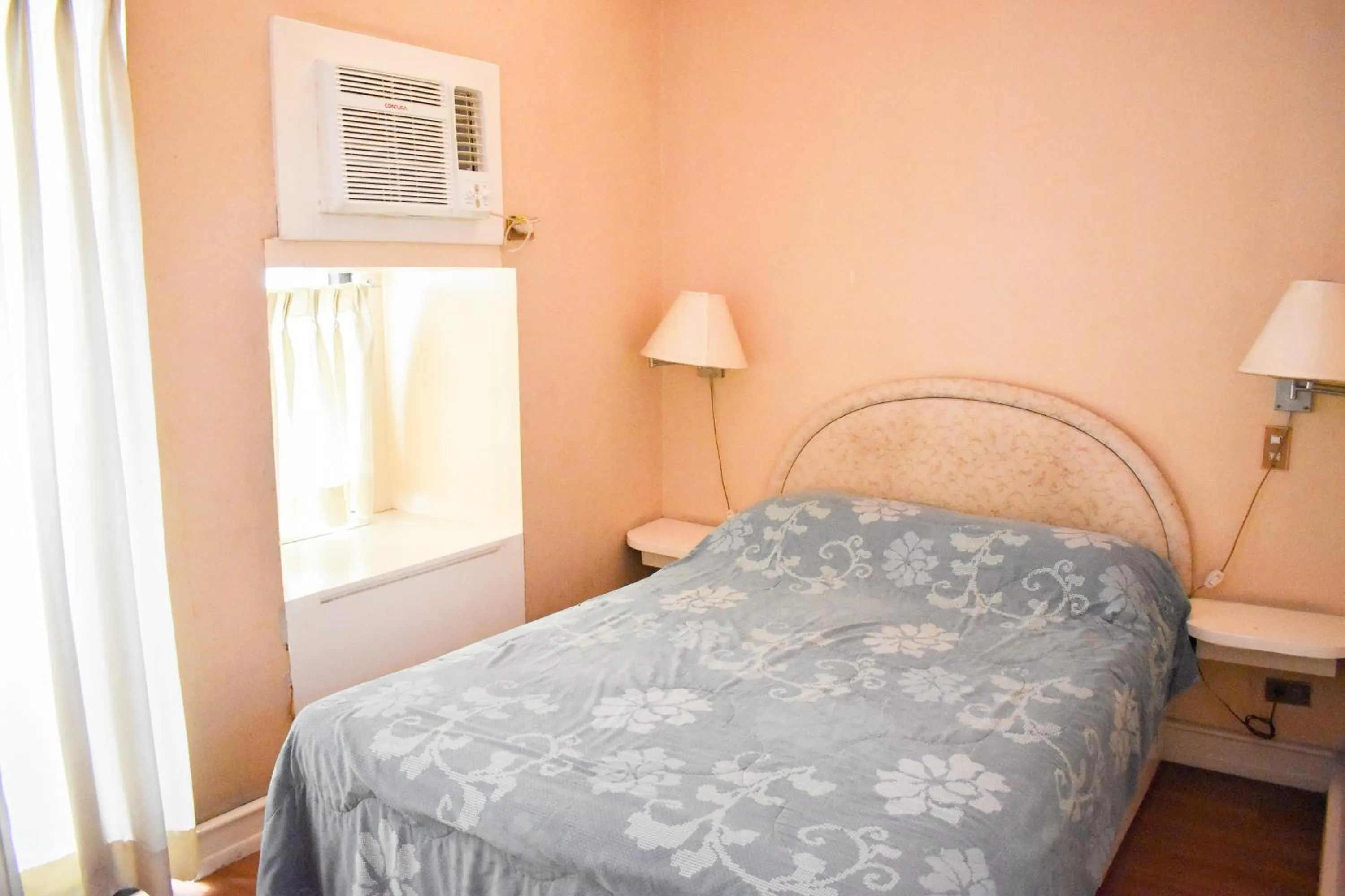 Bed in Sunette Tower Suites Makati