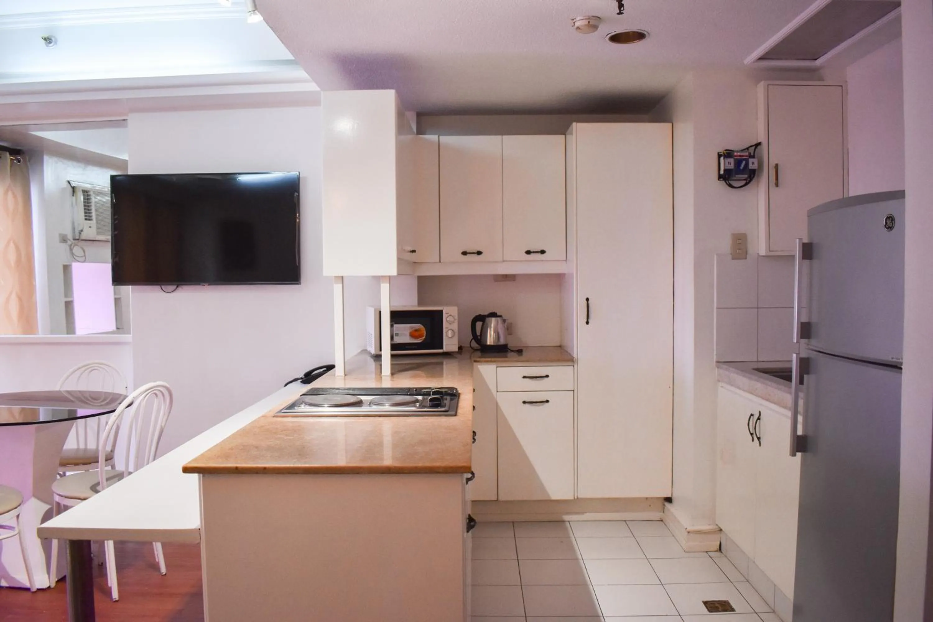 Kitchen or kitchenette in Sunette Tower Suites Makati