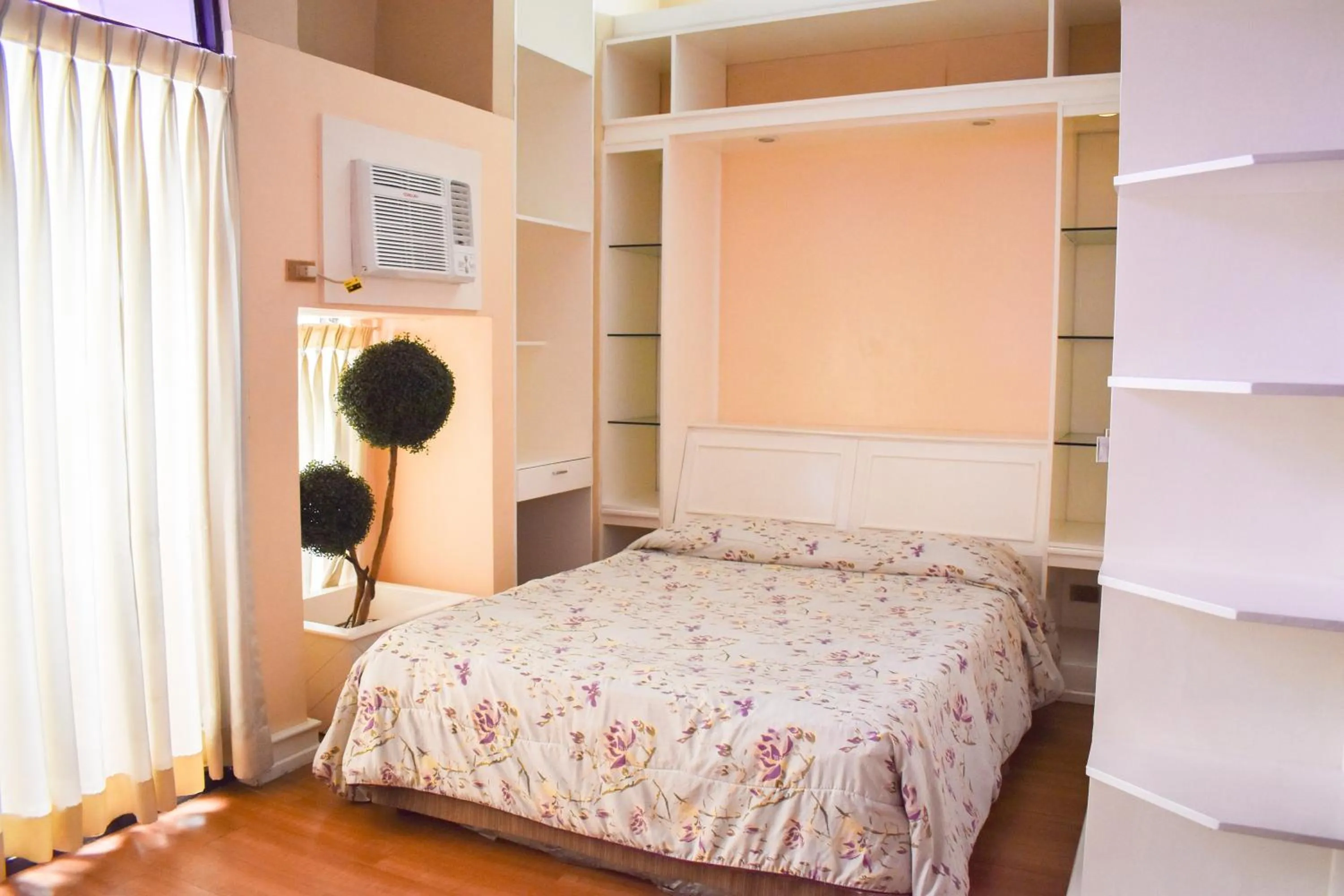 Bed in Sunette Tower Suites Makati