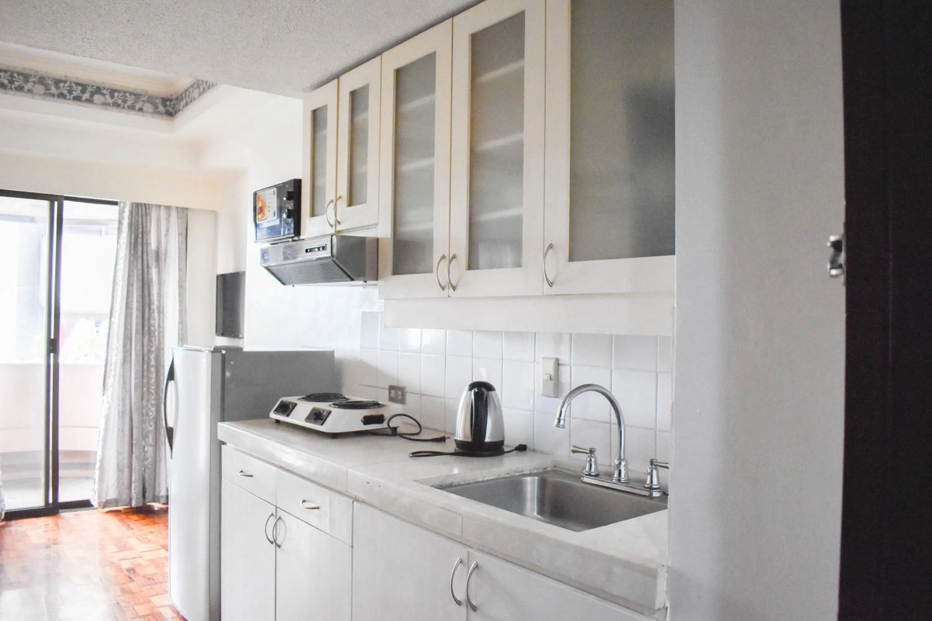 Kitchen or kitchenette in Sunette Tower Suites Makati