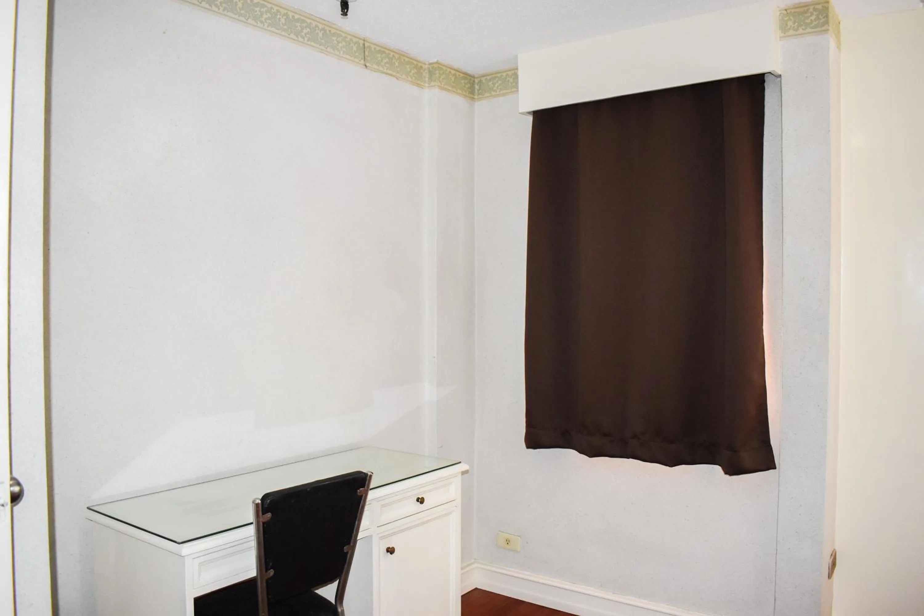 hair dresser in Sunette Tower Suites Makati