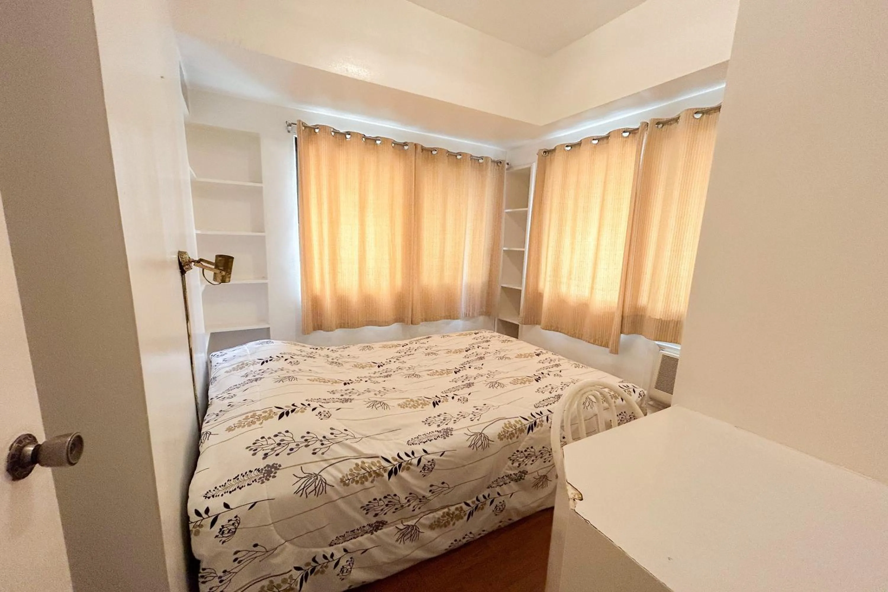 Bed in Sunette Tower Suites Makati