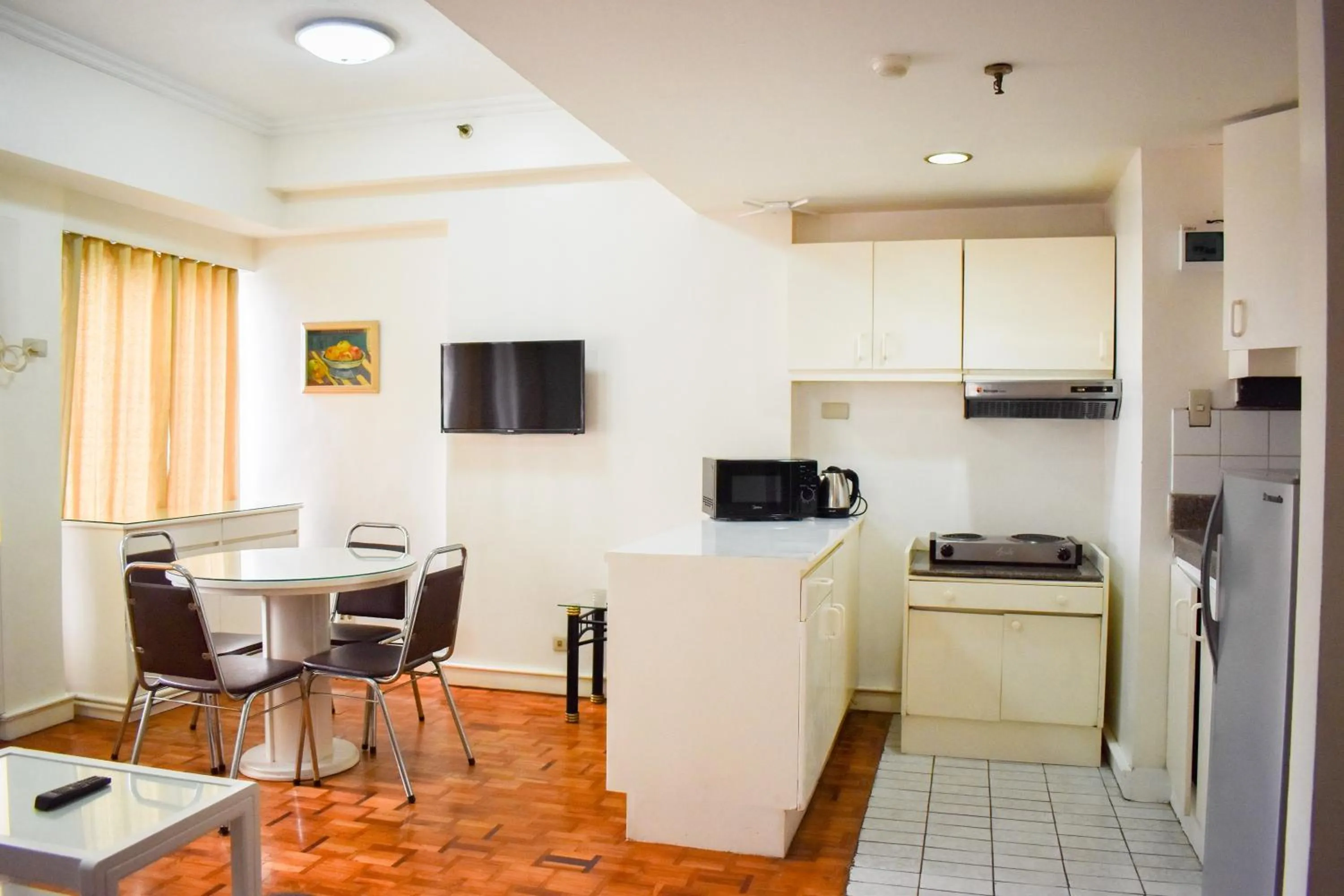 Kitchen or kitchenette in Sunette Tower Suites Makati