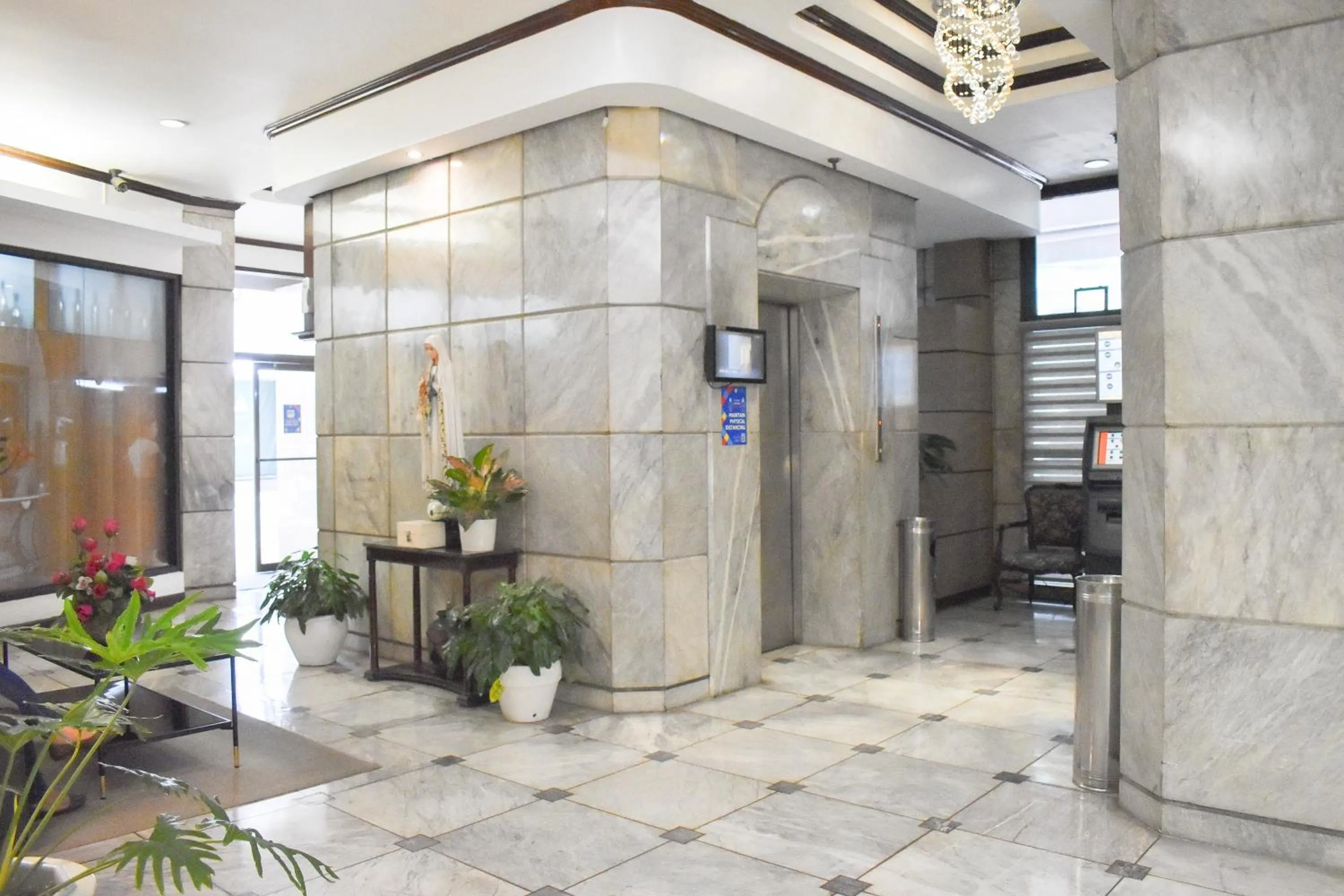 Lobby or reception in Sunette Tower Suites Makati
