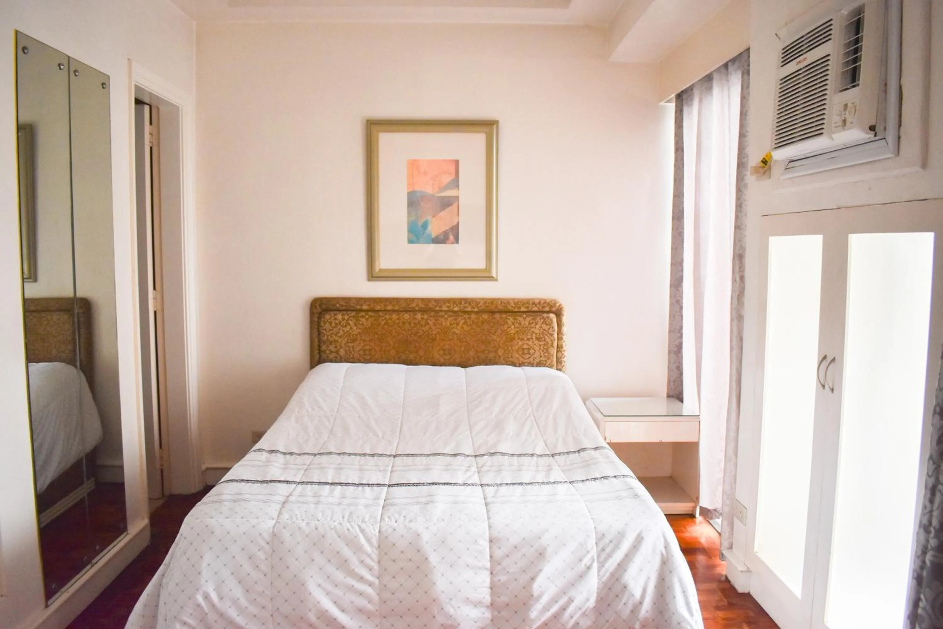 Bed in Sunette Tower Suites Makati