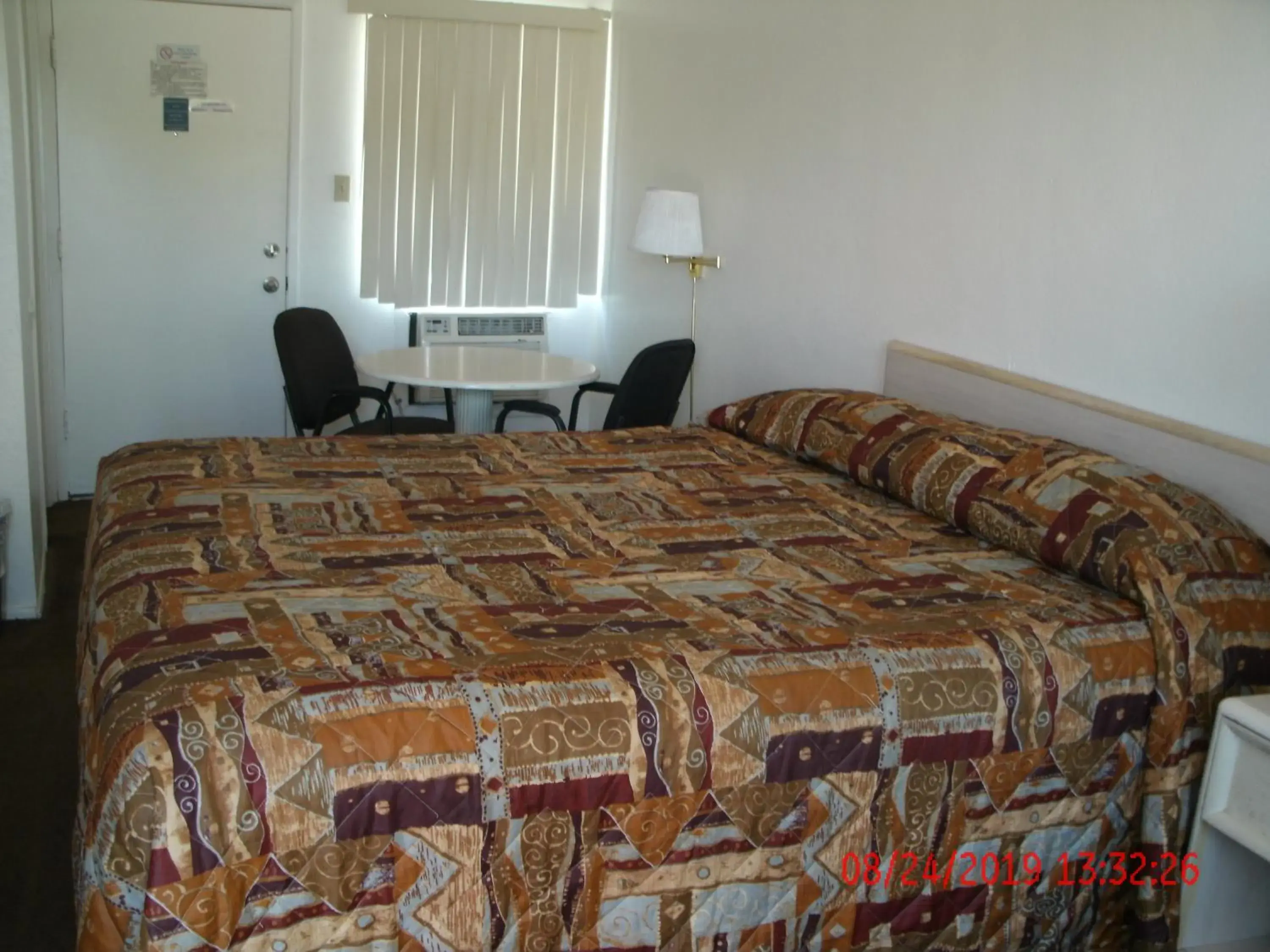 King Room - Non-Smoking in Safari Motor Inn - Joshua Tree King Room - Non-Smoking in Safari Motor Inn - Joshua Tree