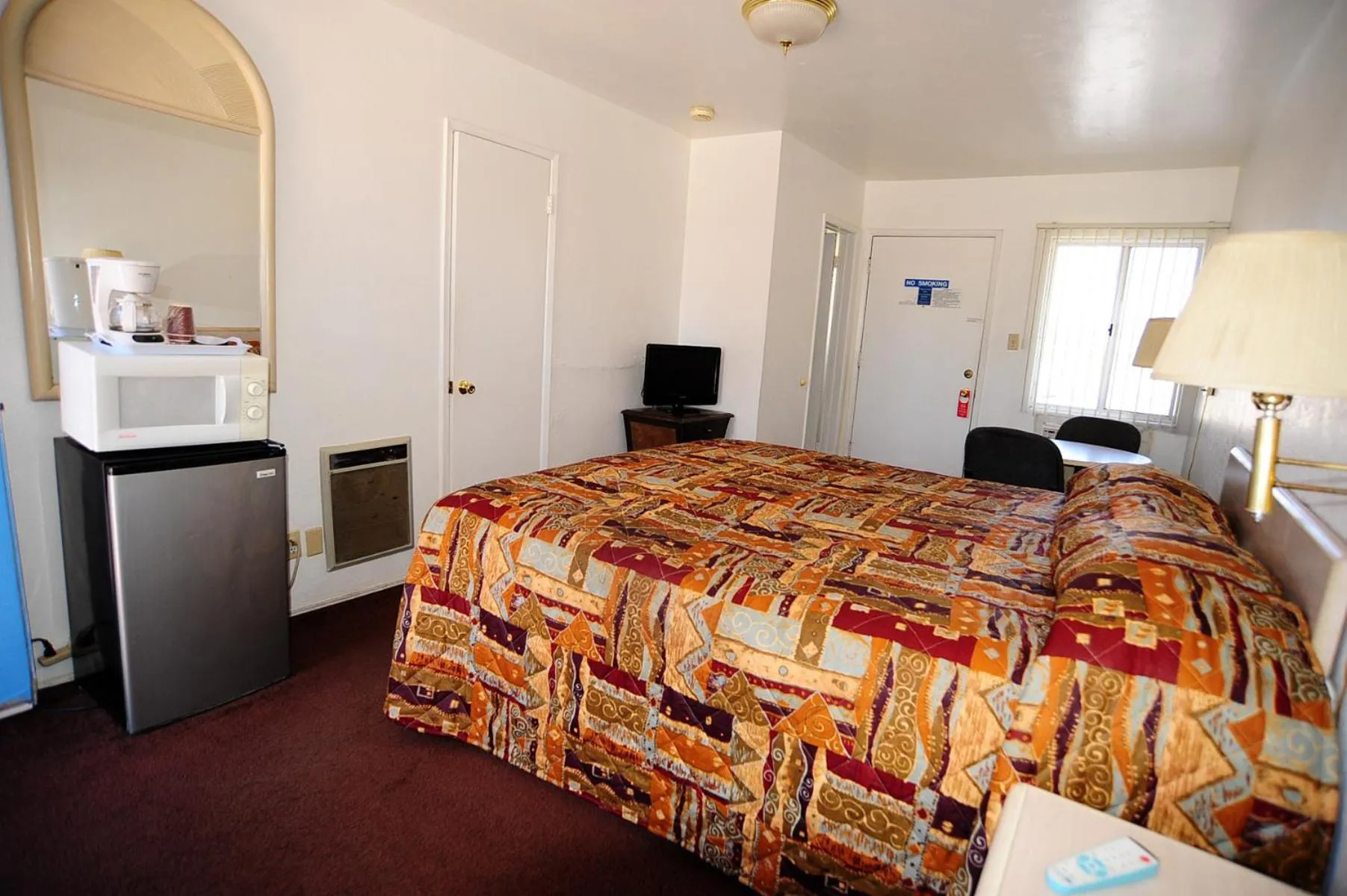 Queen Room - Non-Smoking in Safari Motor Inn - Joshua Tree