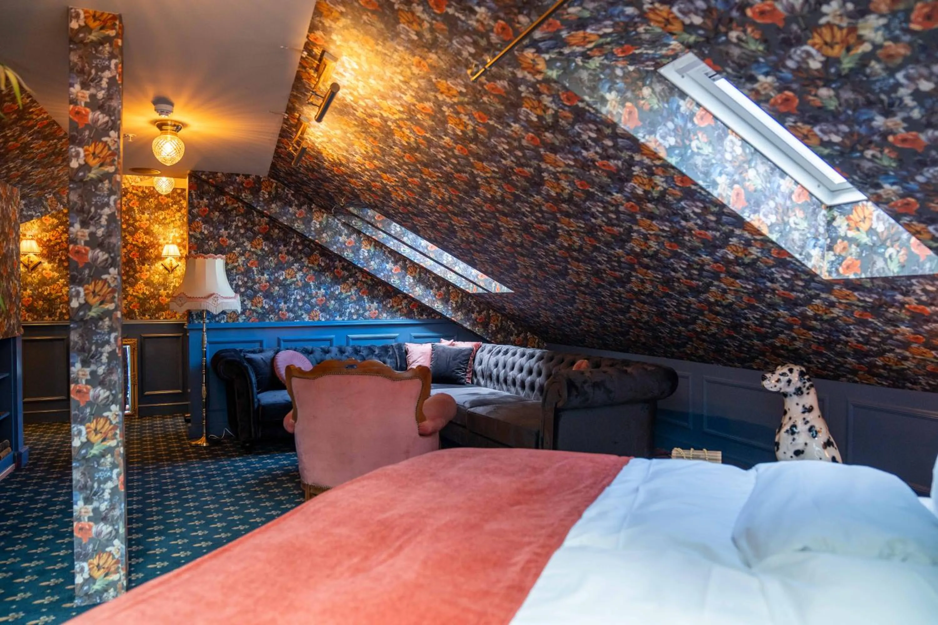 Living room, Bed in Charmante Skostredet Hôtel