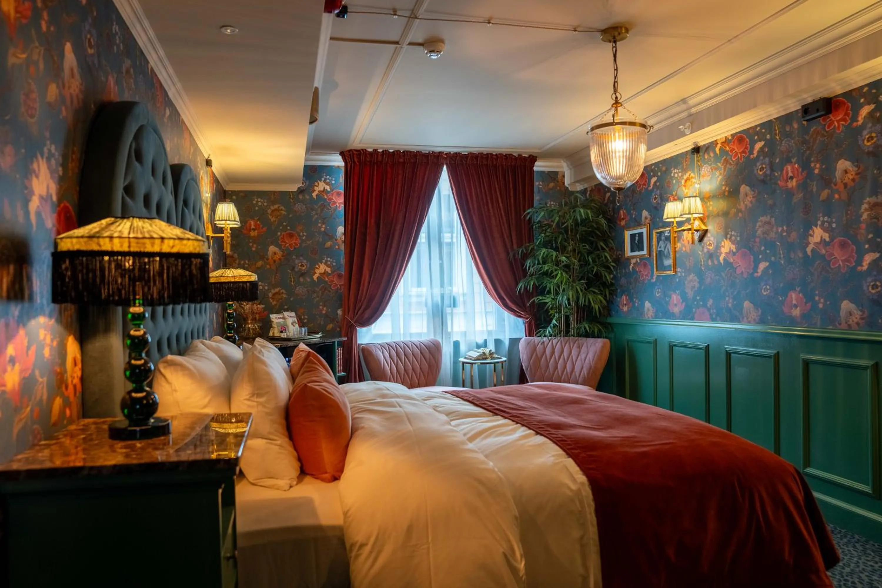 Bedroom, Bed in Charmante Skostredet Hôtel