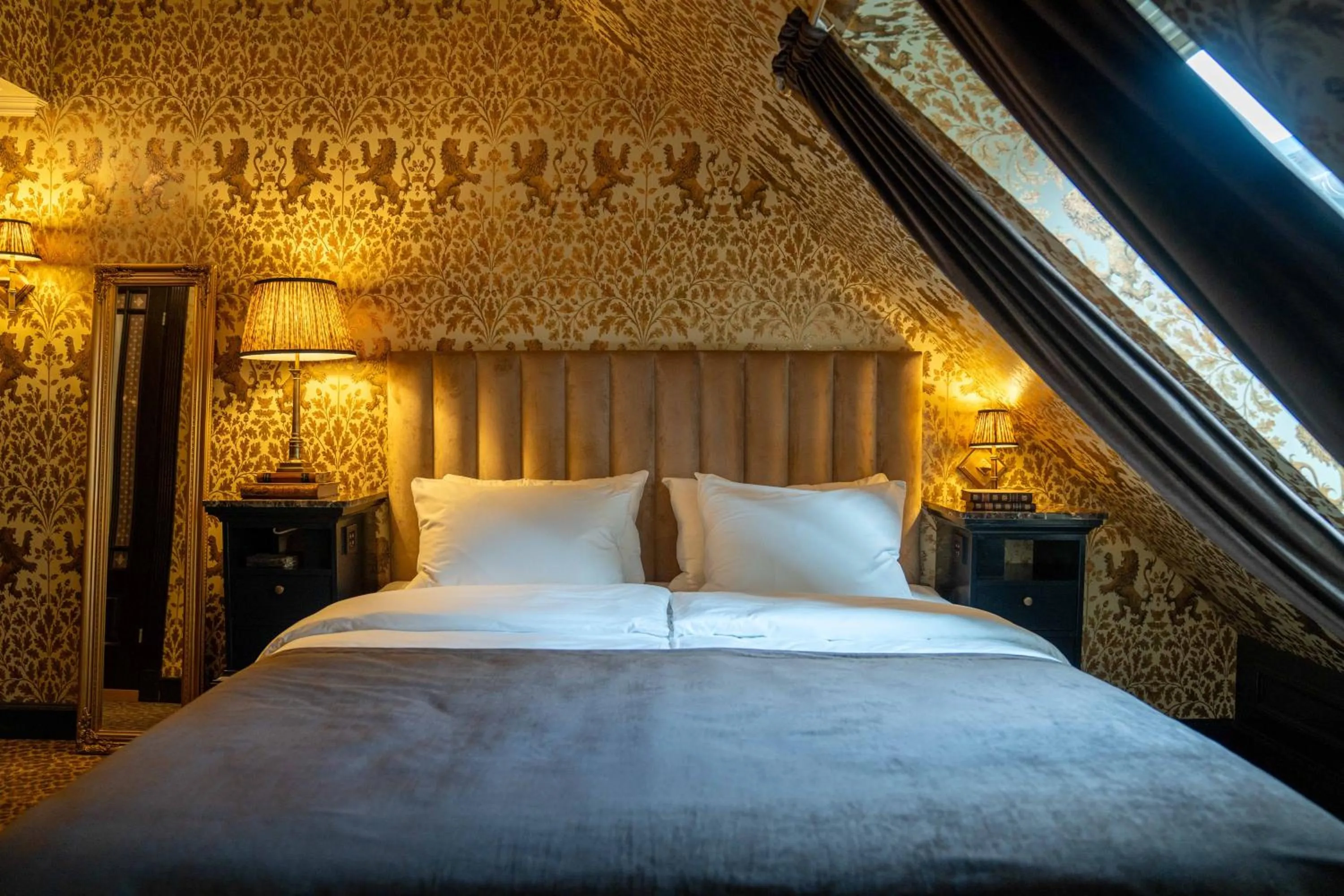 Bed in Charmante Skostredet Hôtel