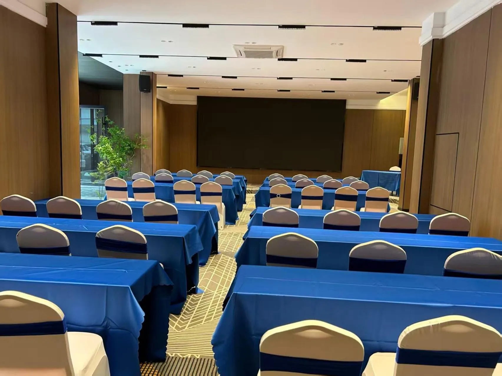 Meeting/conference room in Holiday Inn Express Lanzhou Zhengning Road by IHG