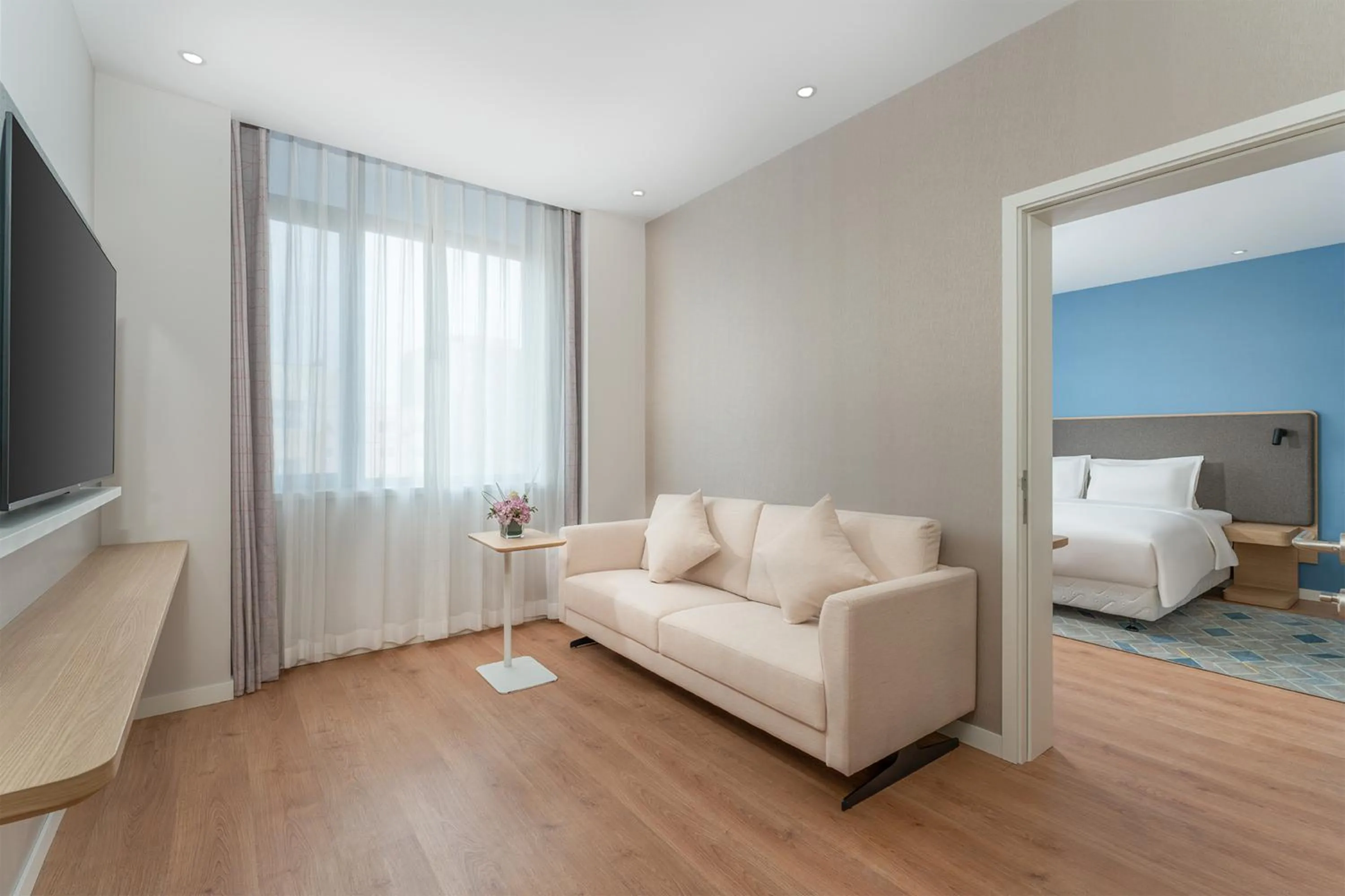 Seating area in Holiday Inn Express Dandong City Center by IHG