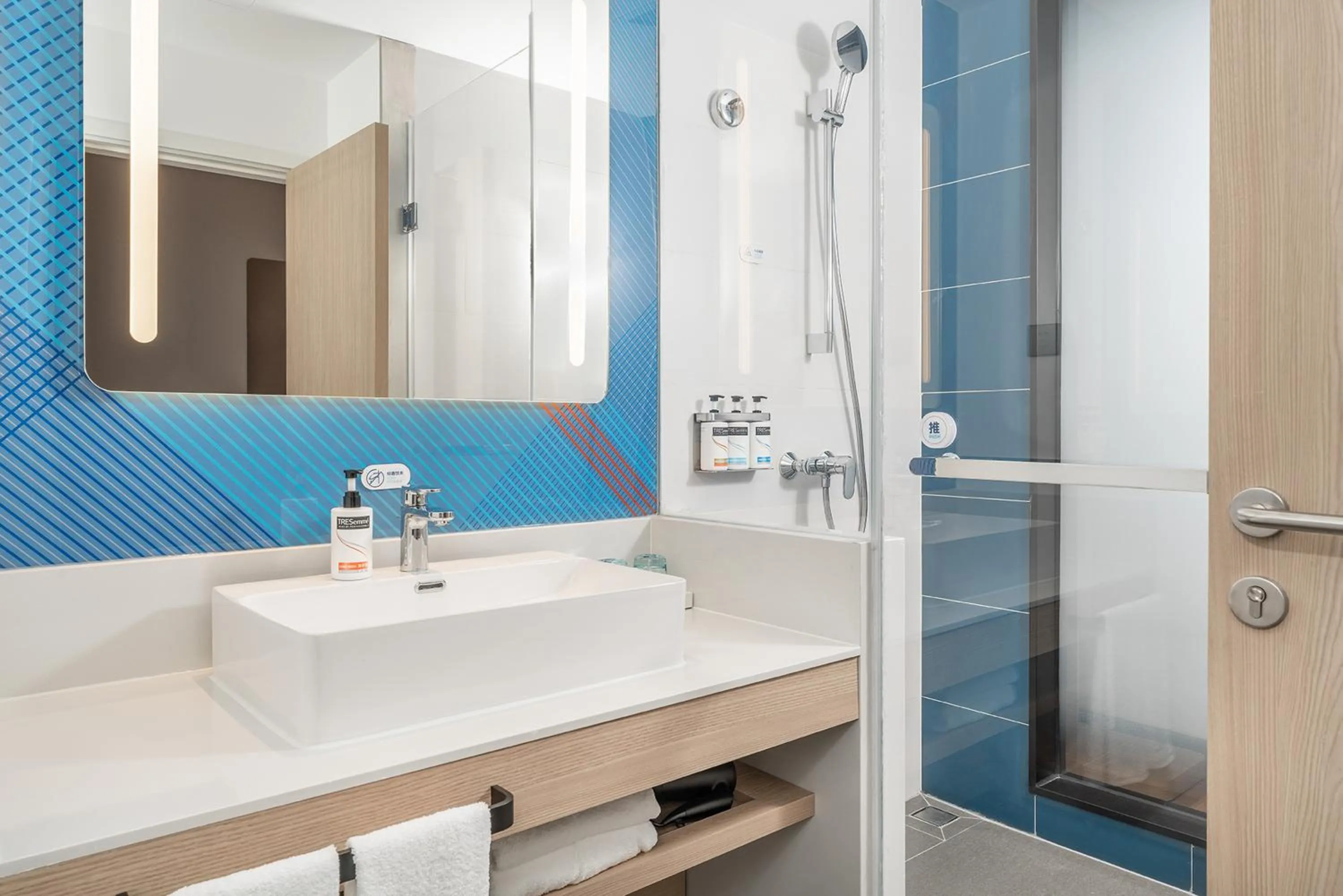 Shower in Holiday Inn Express Dandong City Center by IHG