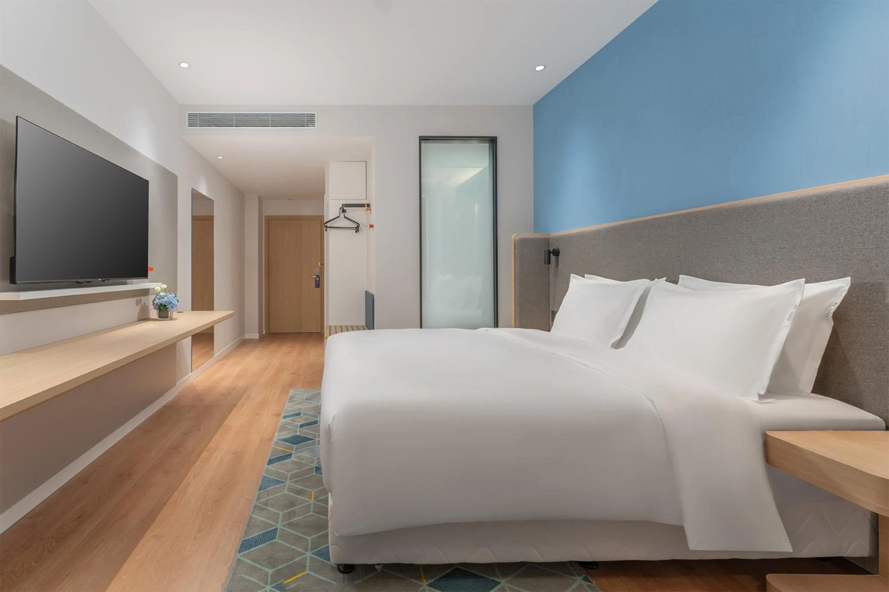 Bed in Holiday Inn Express Dandong City Center by IHG