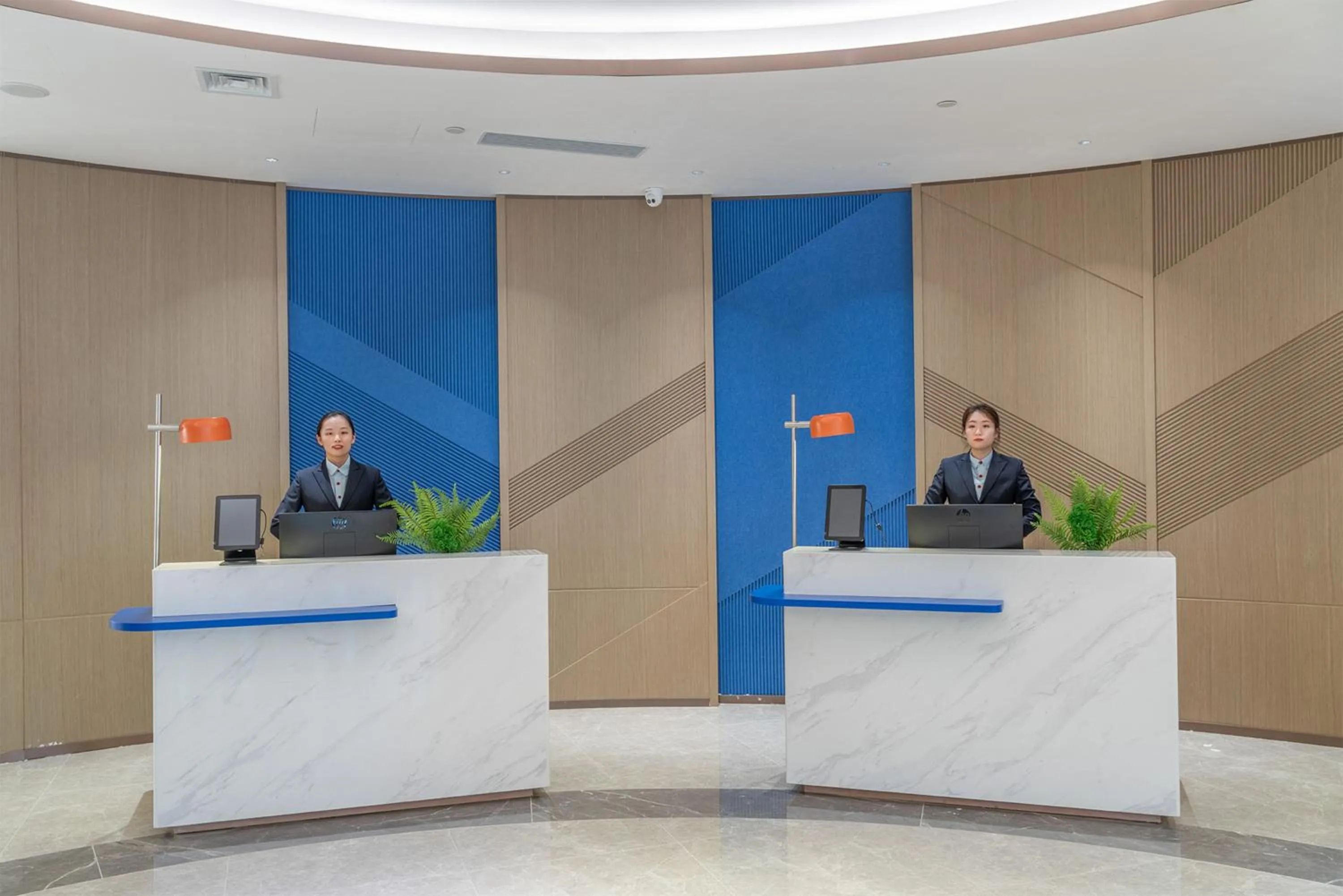 Lobby or reception in Holiday Inn Express Dandong City Center by IHG