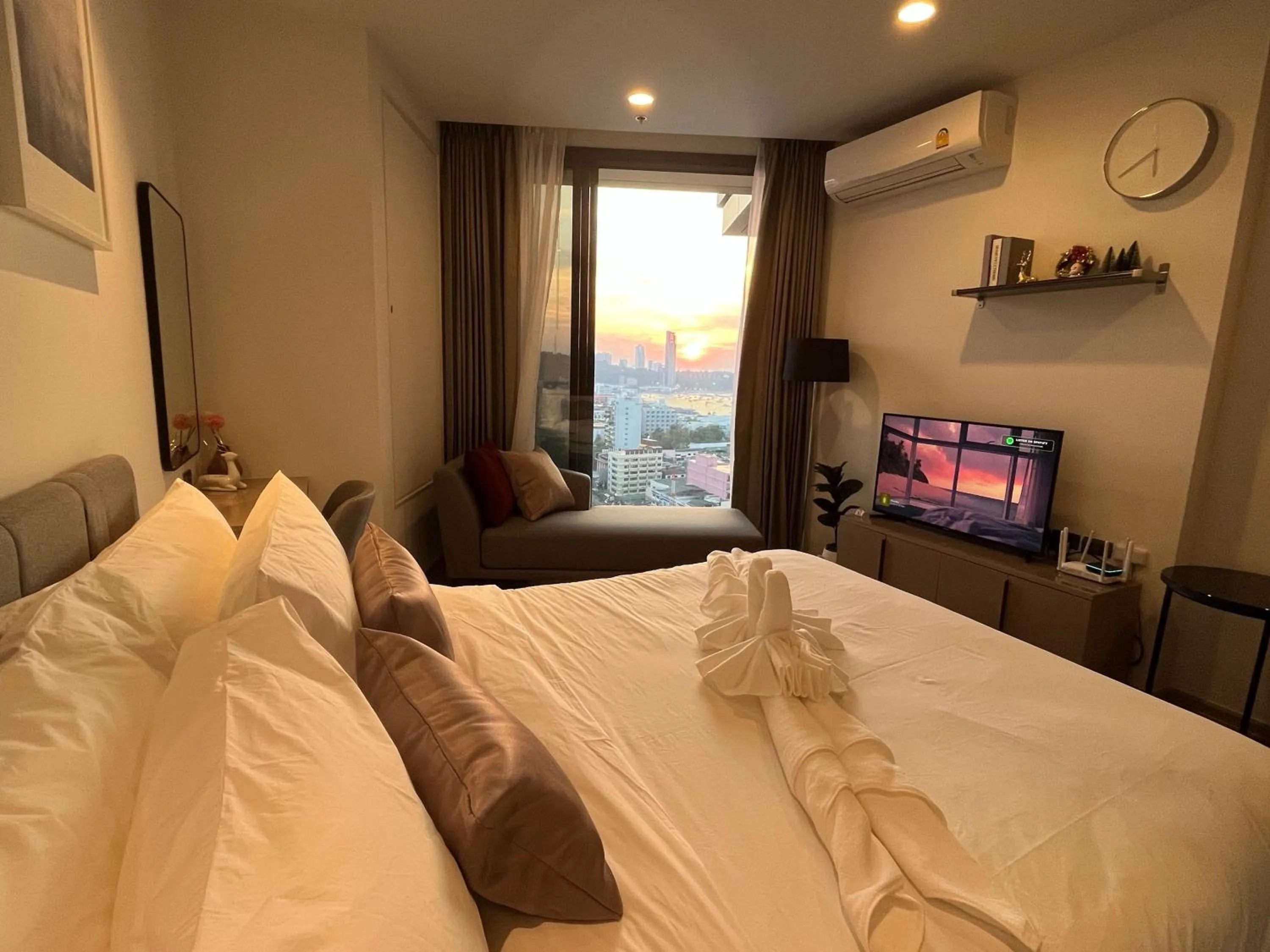 Bed in The EDGE Central Pattaya