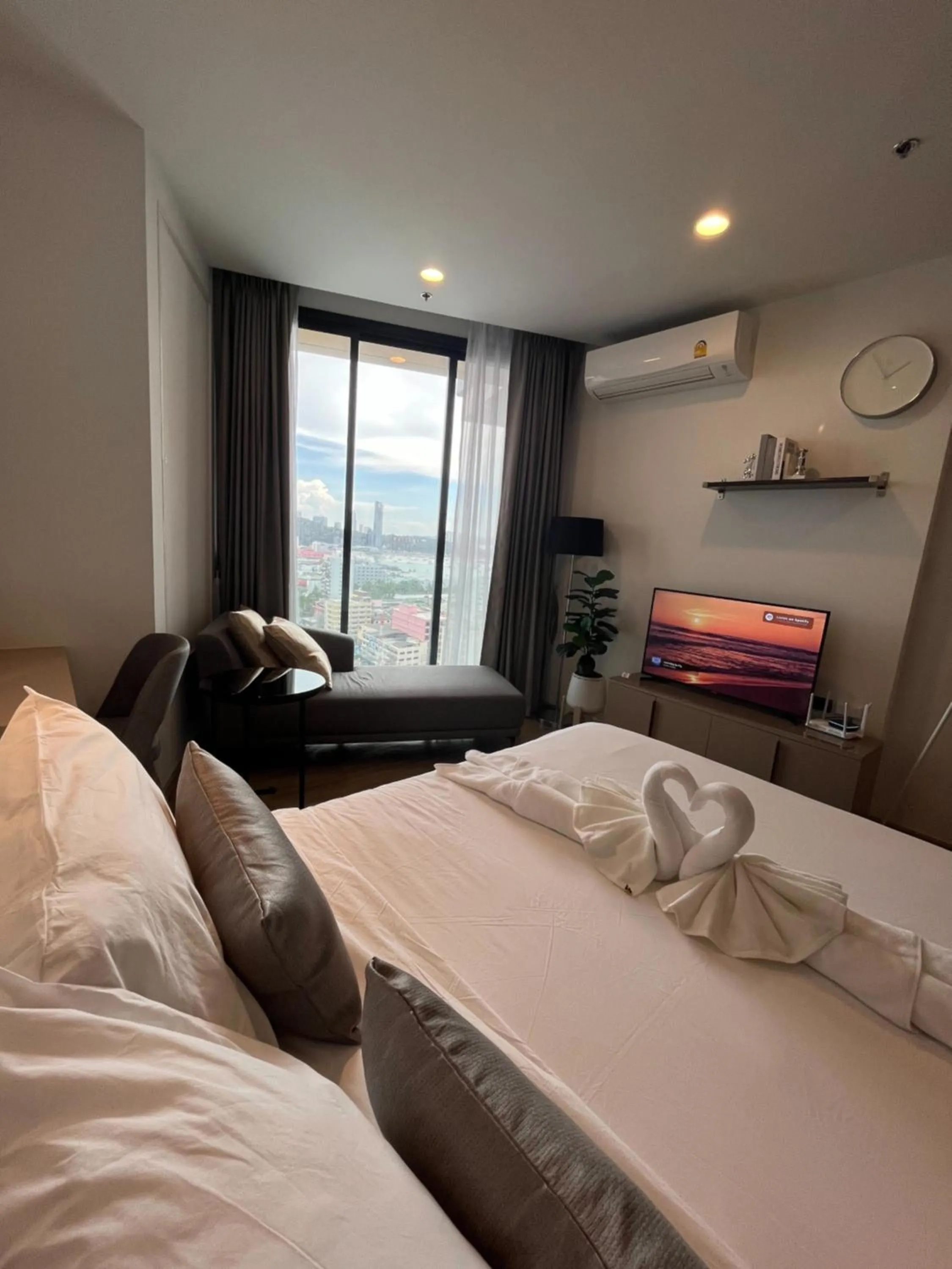 Bed in The EDGE Central Pattaya