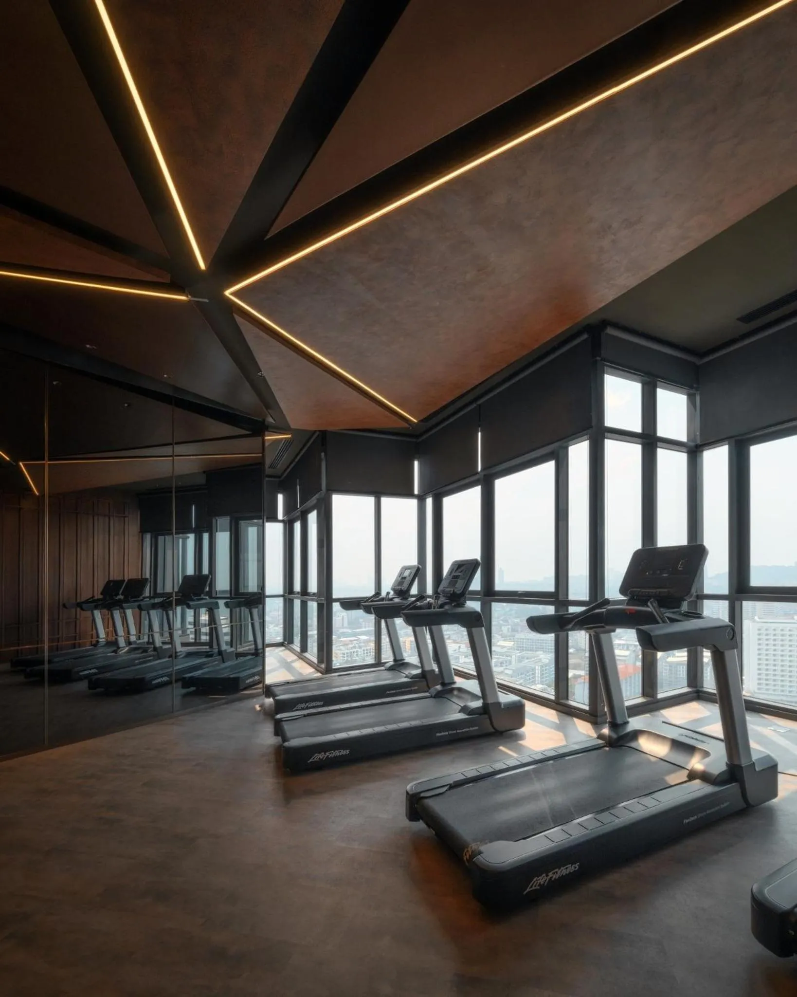 Fitness centre/facilities in The EDGE Central Pattaya