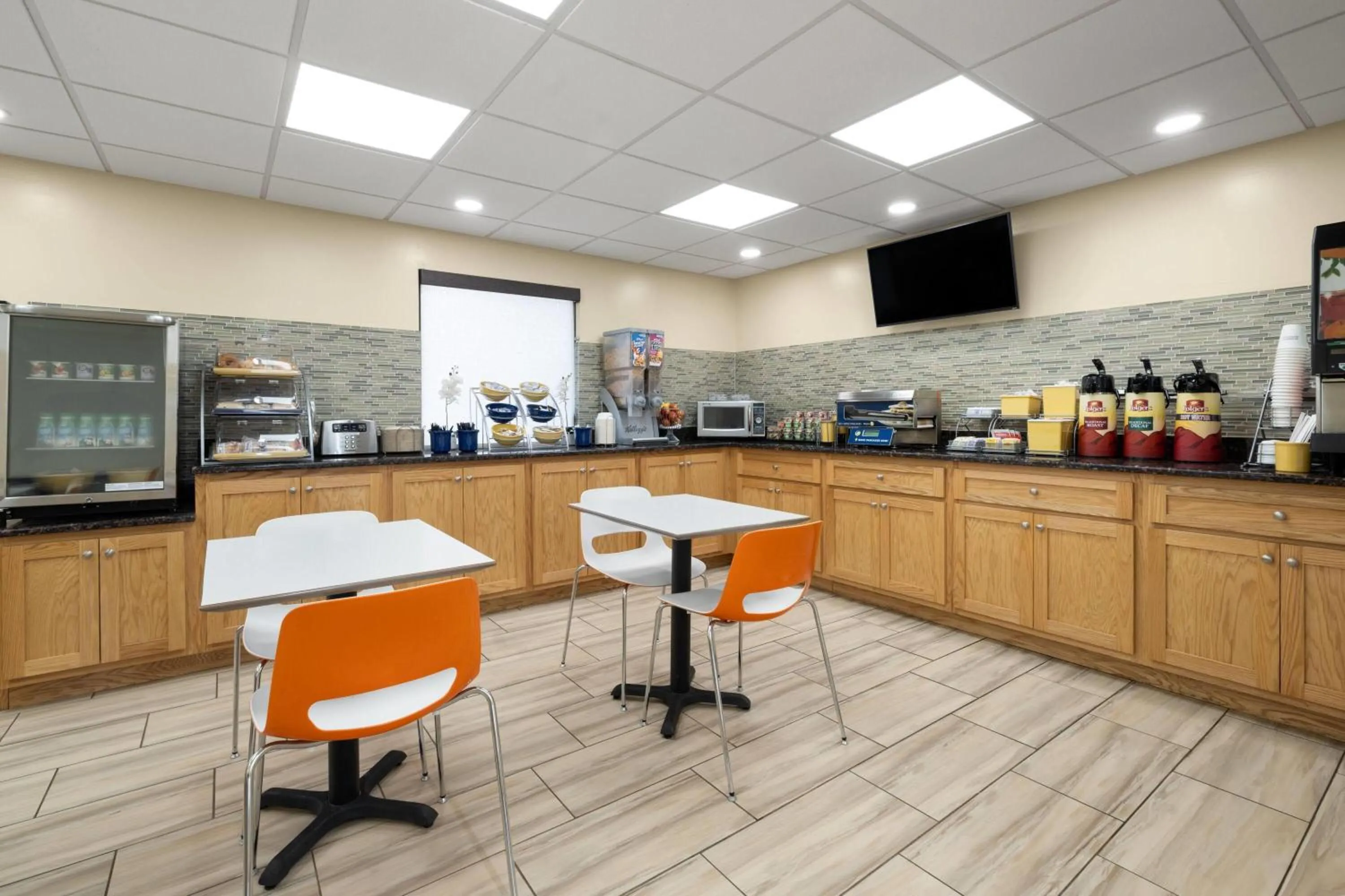 Breakfast in Days Inn by Wyndham Murphy