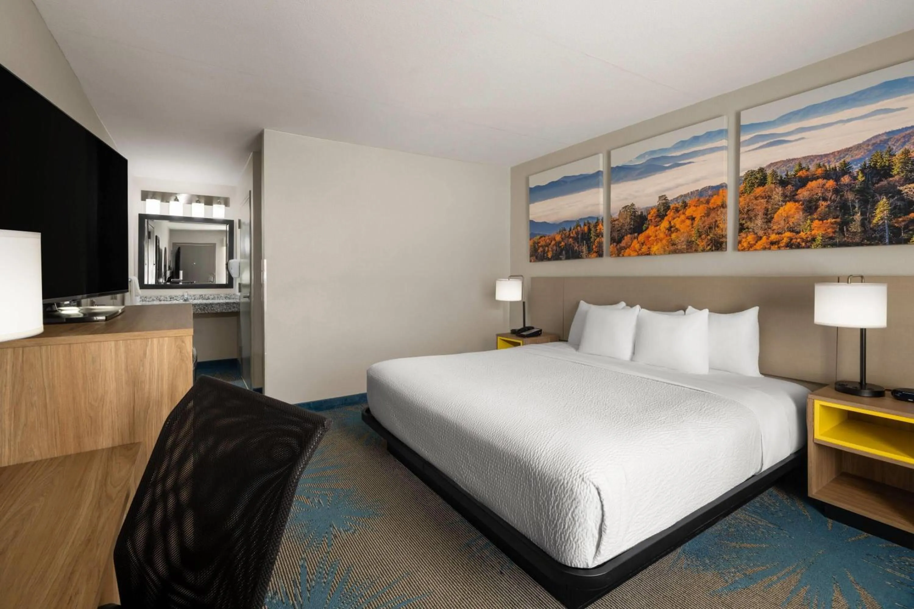 Photo of the whole room, Bed in Days Inn by Wyndham Murphy