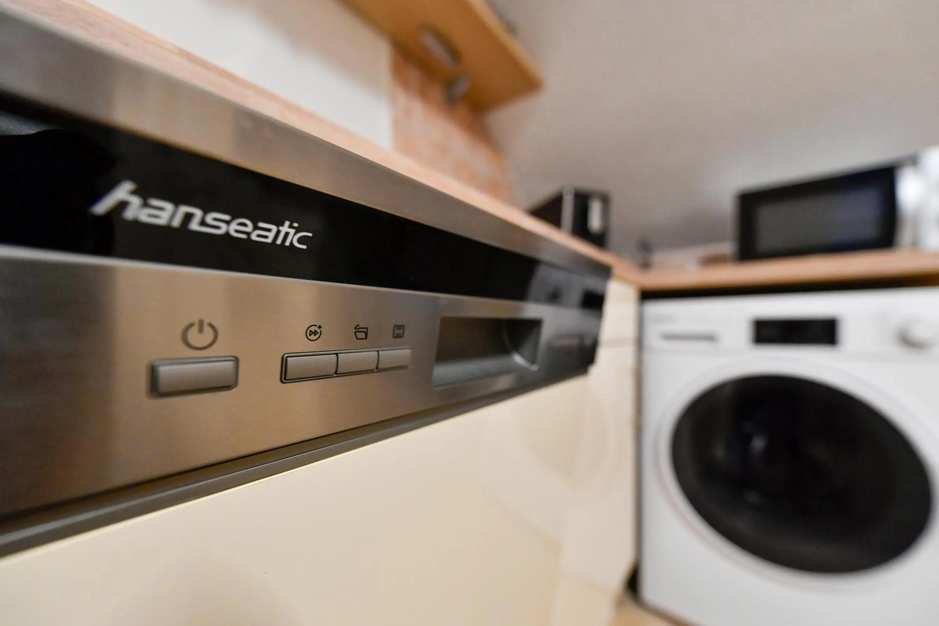 dishwasher in Großes Spree Apartment, 3 Schlafzimmer bis 10 Personen, 4x KfZ Parkplatz, Terrasse, Waschtrockner, Wlan, Netflix