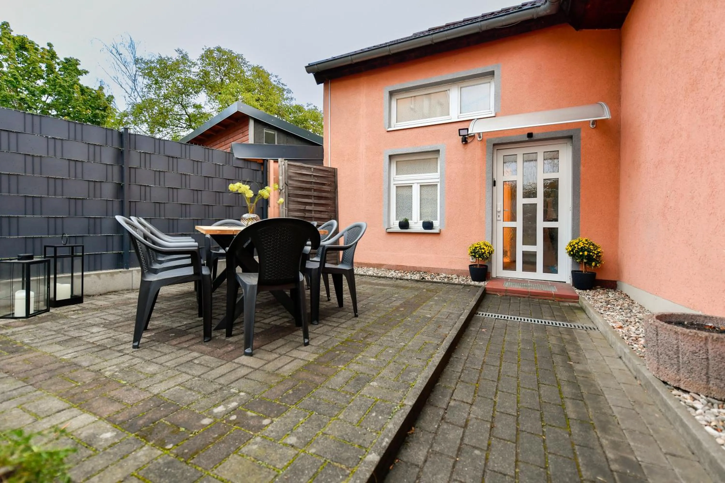 Property building in Großes Spree Apartment, 3 Schlafzimmer bis 10 Personen, 4x KfZ Parkplatz, Terrasse, Waschtrockner, Wlan, Netflix