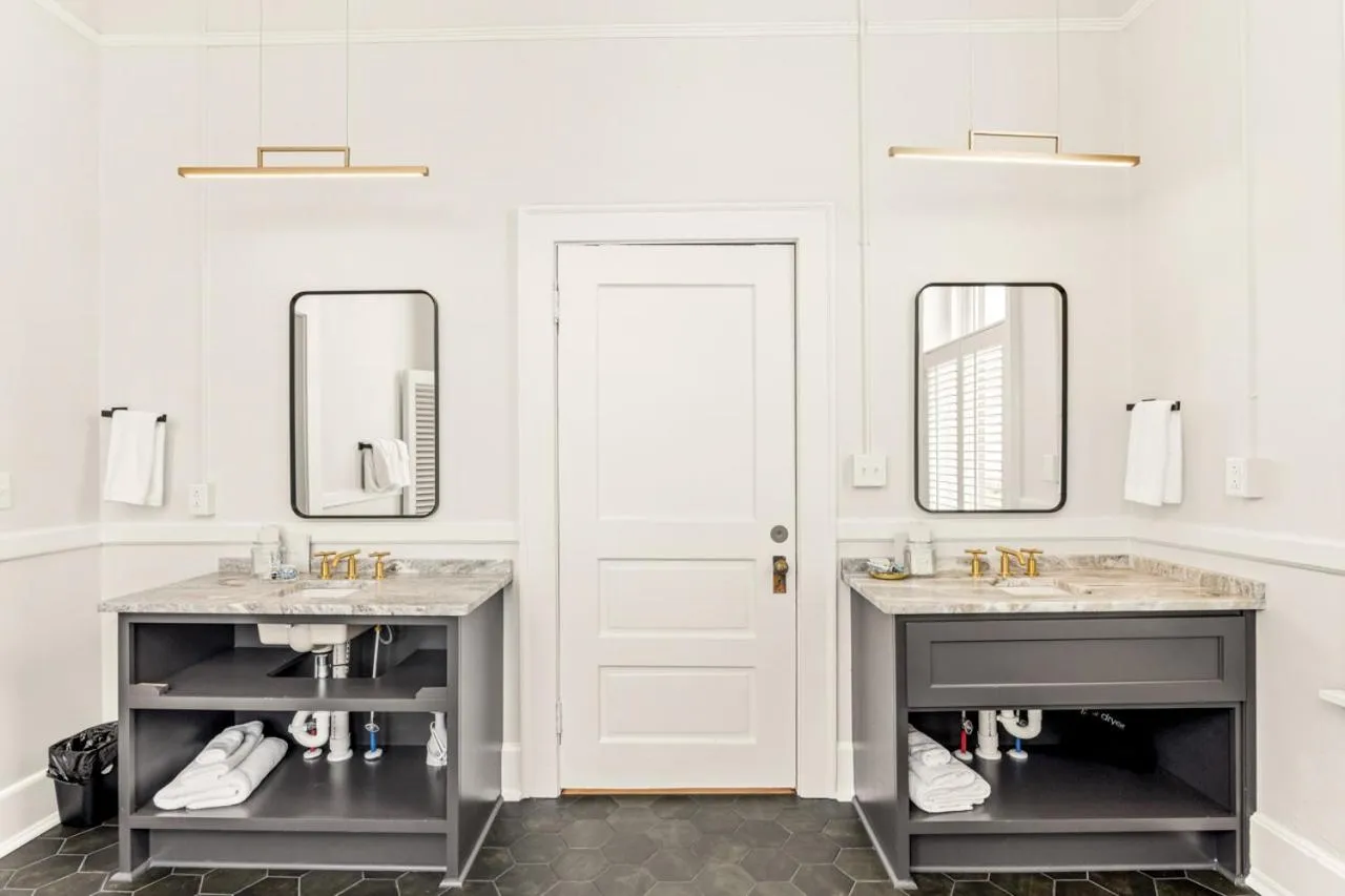 Bathroom in The McKey