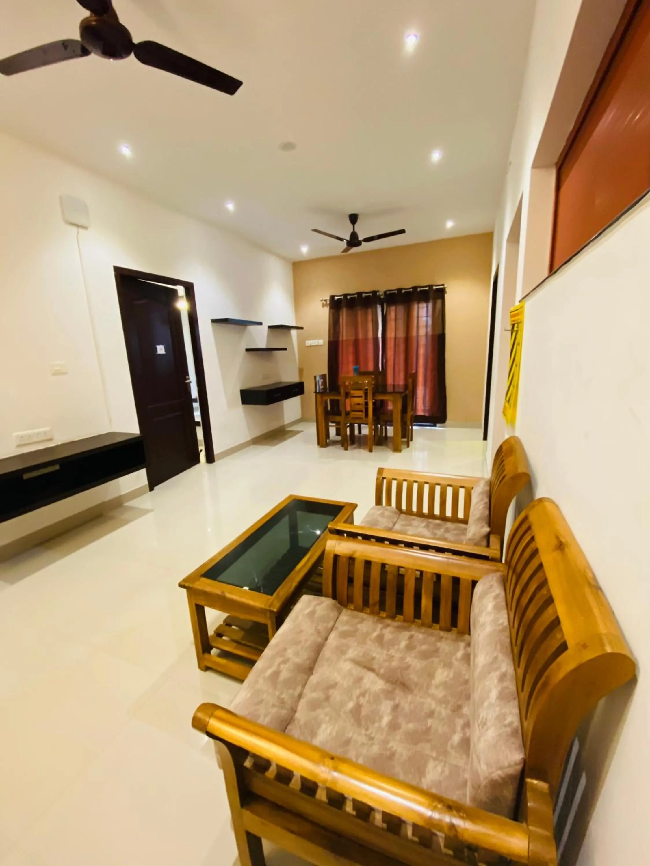 Living room in Tulips Residency - Airport