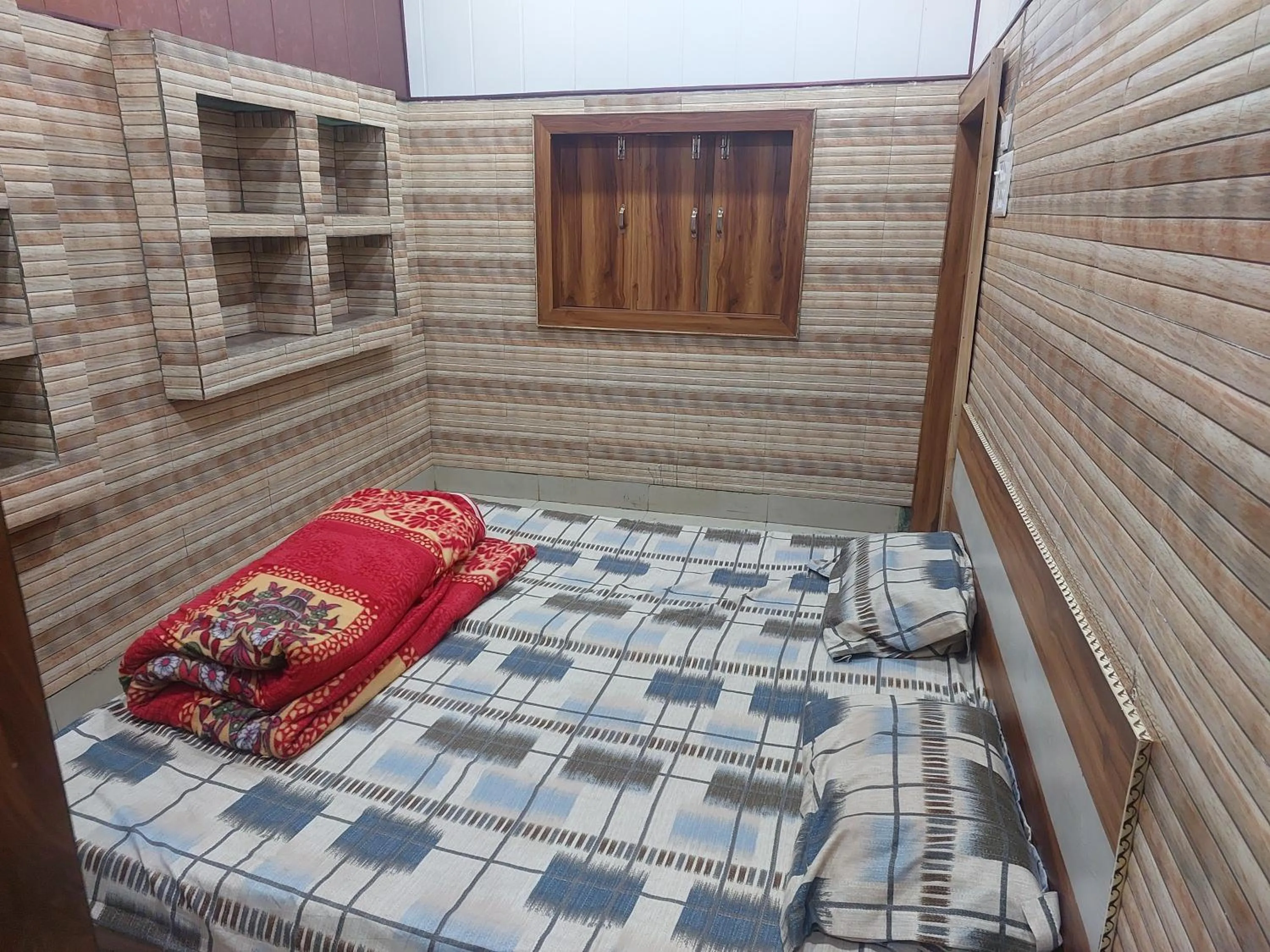 Bed in Annu Bhai Sewa Sadan