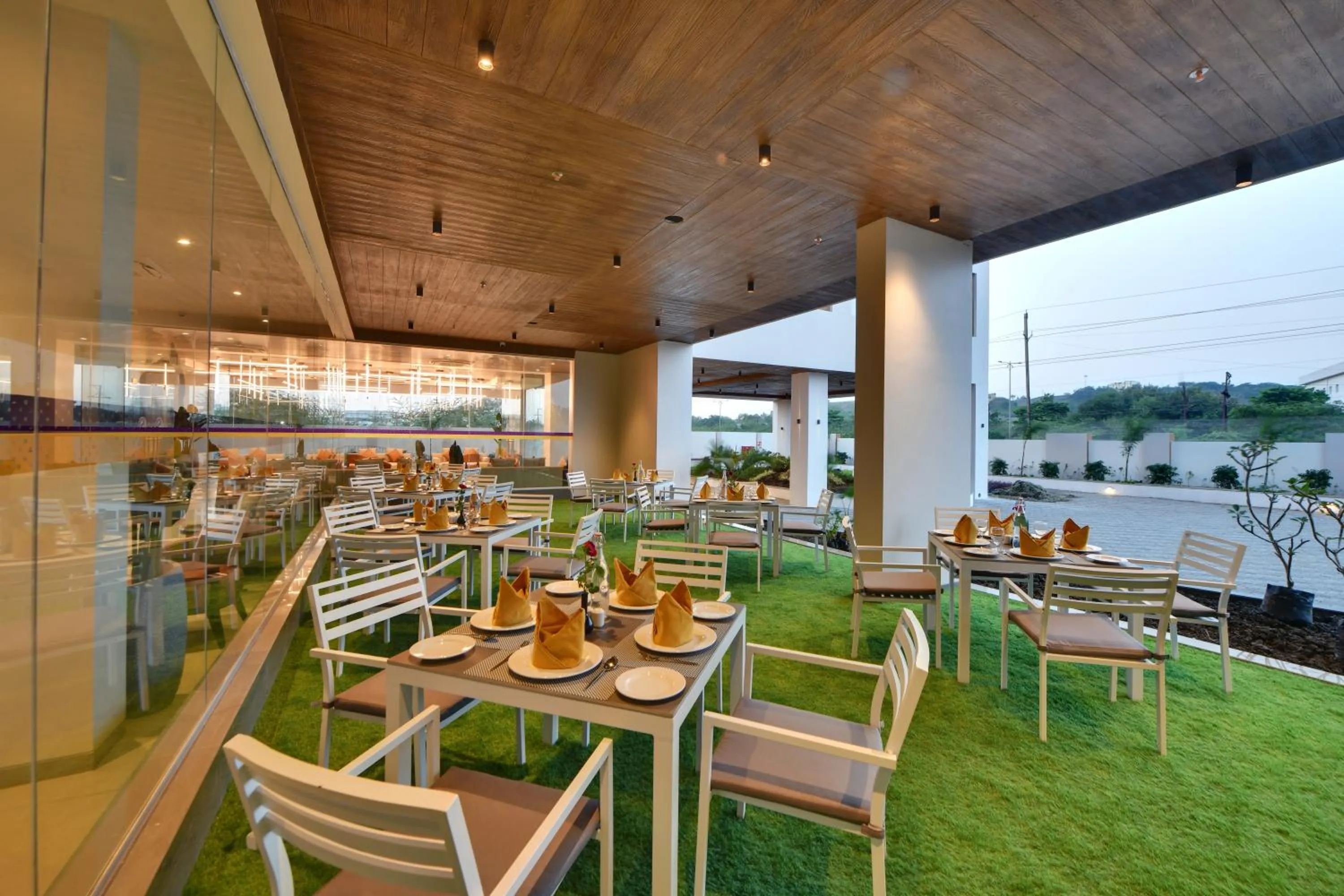 Restaurant/places to eat in Click Hotel Pithampur