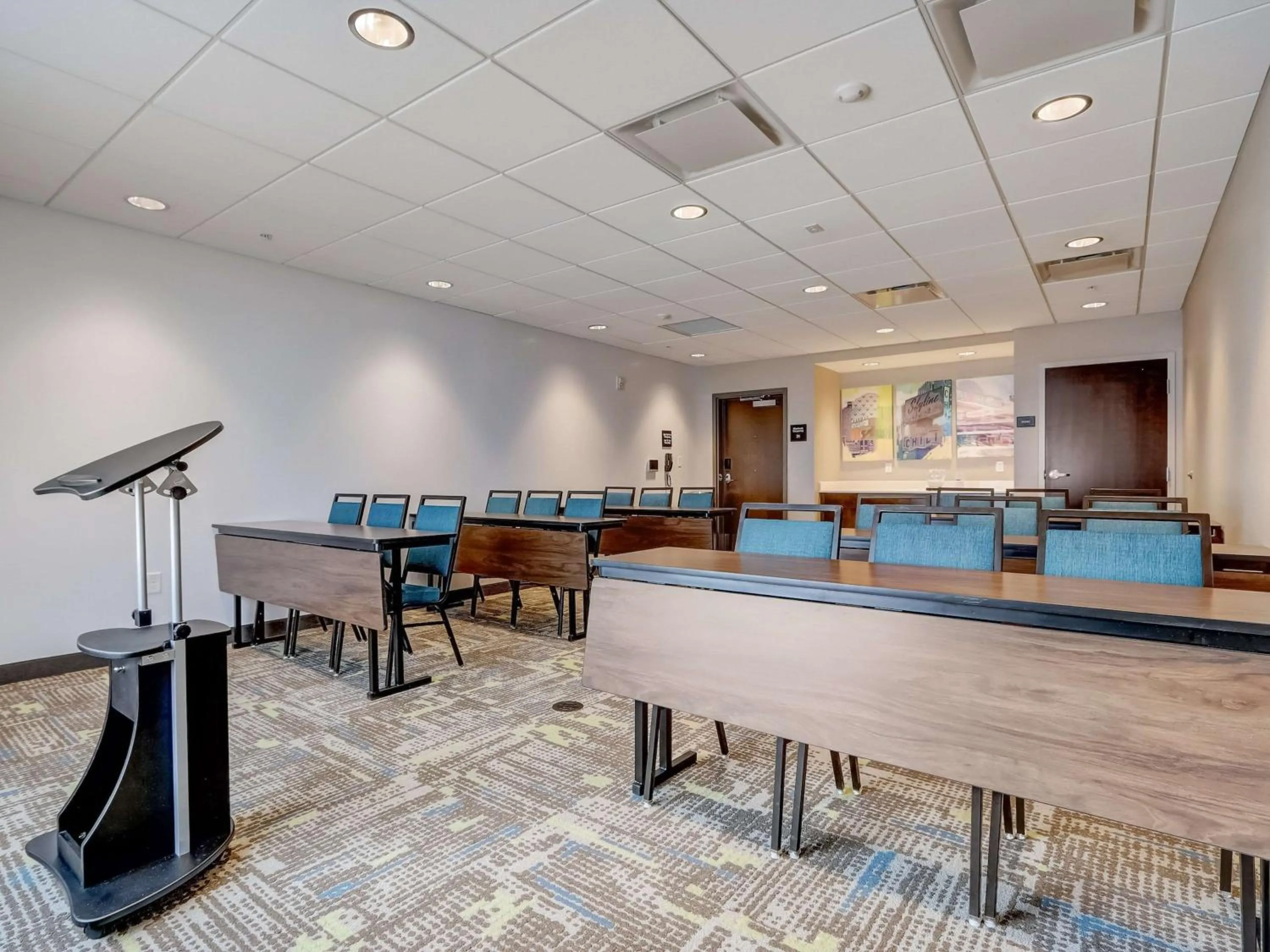 Meeting/conference room in Hampton Inn & Suites Cincinnati Midtown Rookwood