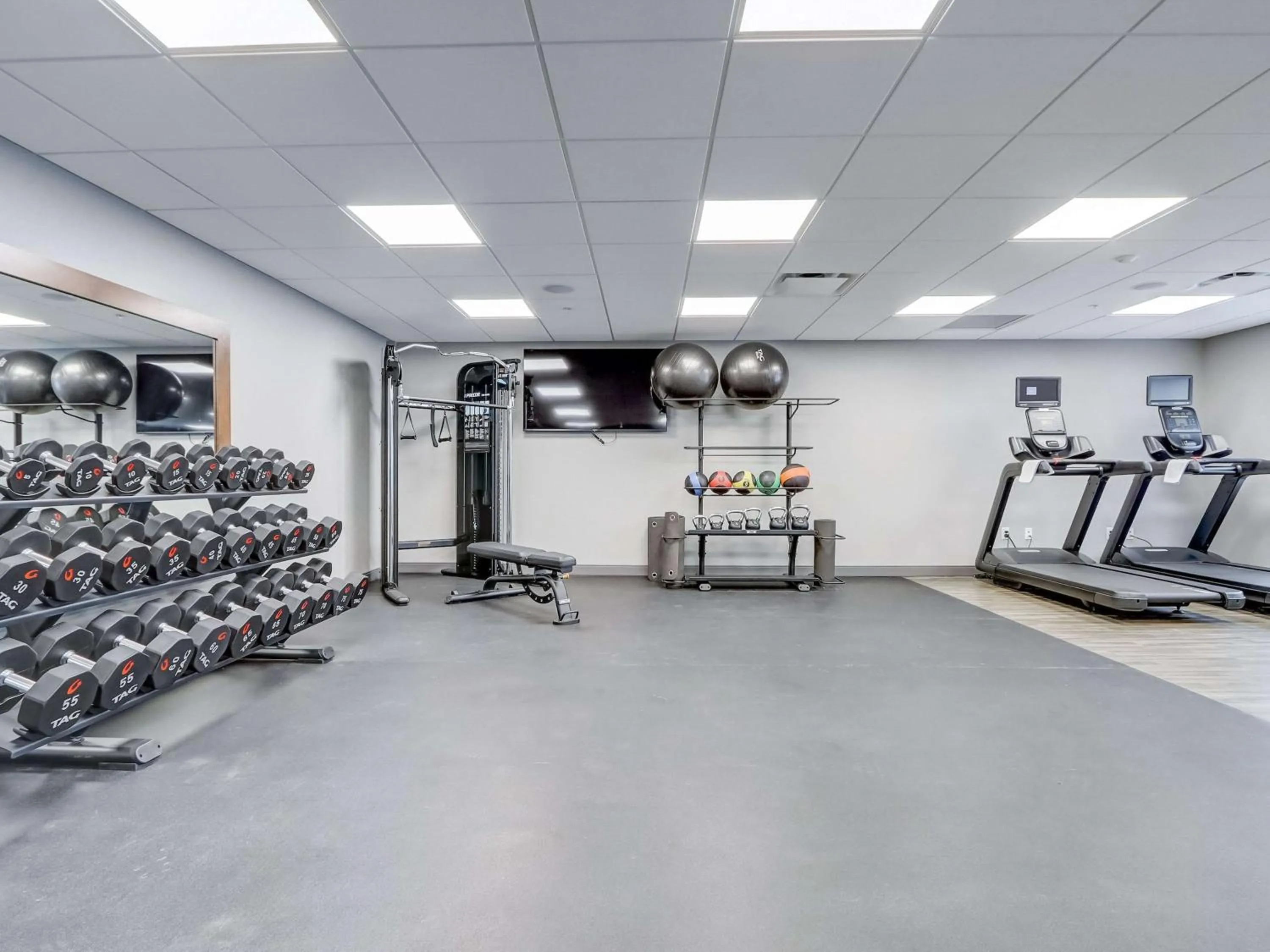 Fitness centre/facilities in Hampton Inn & Suites Cincinnati Midtown Rookwood