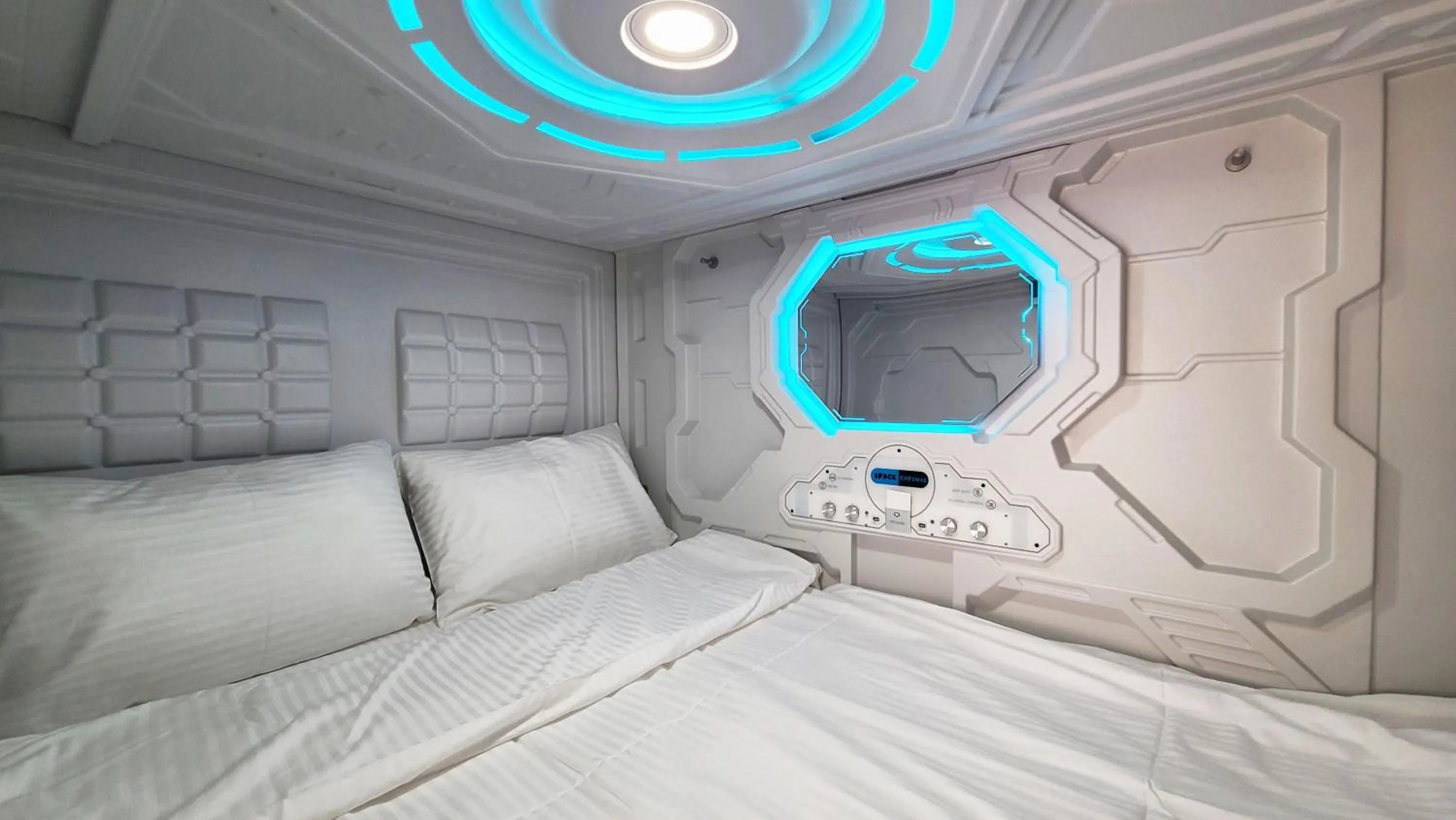 Bed in Capsula hotel