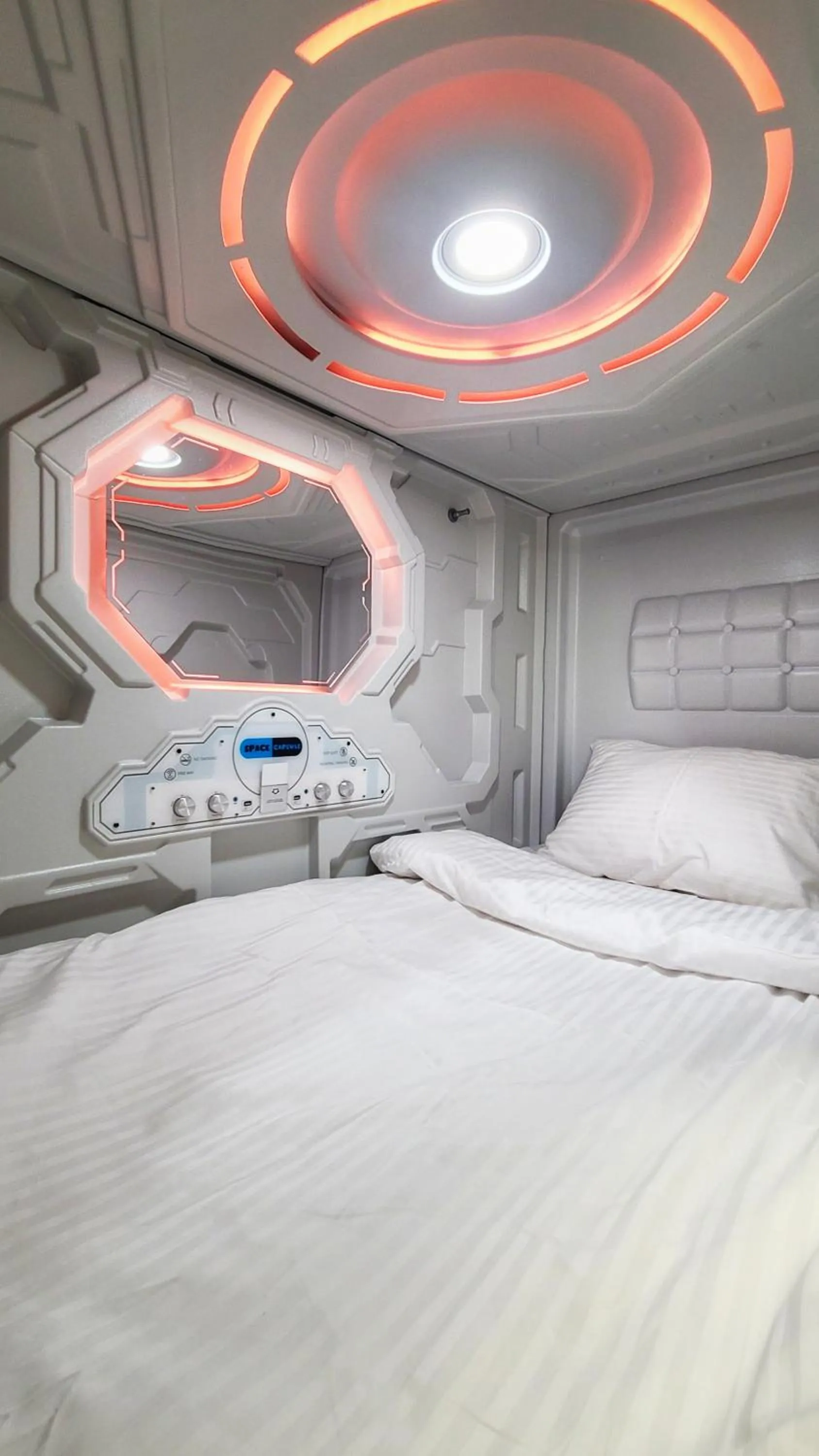 Bed in Capsula hotel