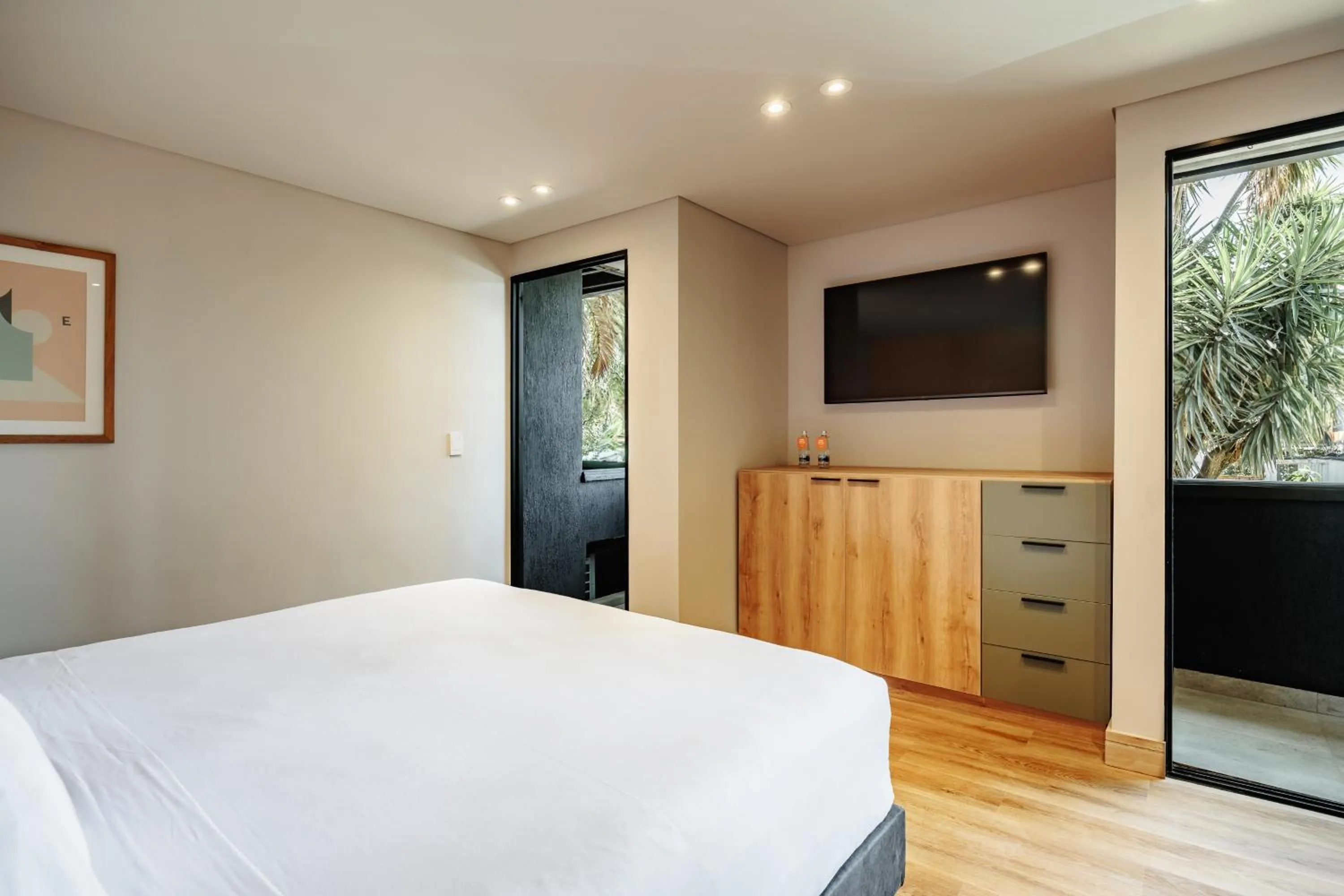 Balcony/Terrace, Bed in The Somos Central Hotel Poblado