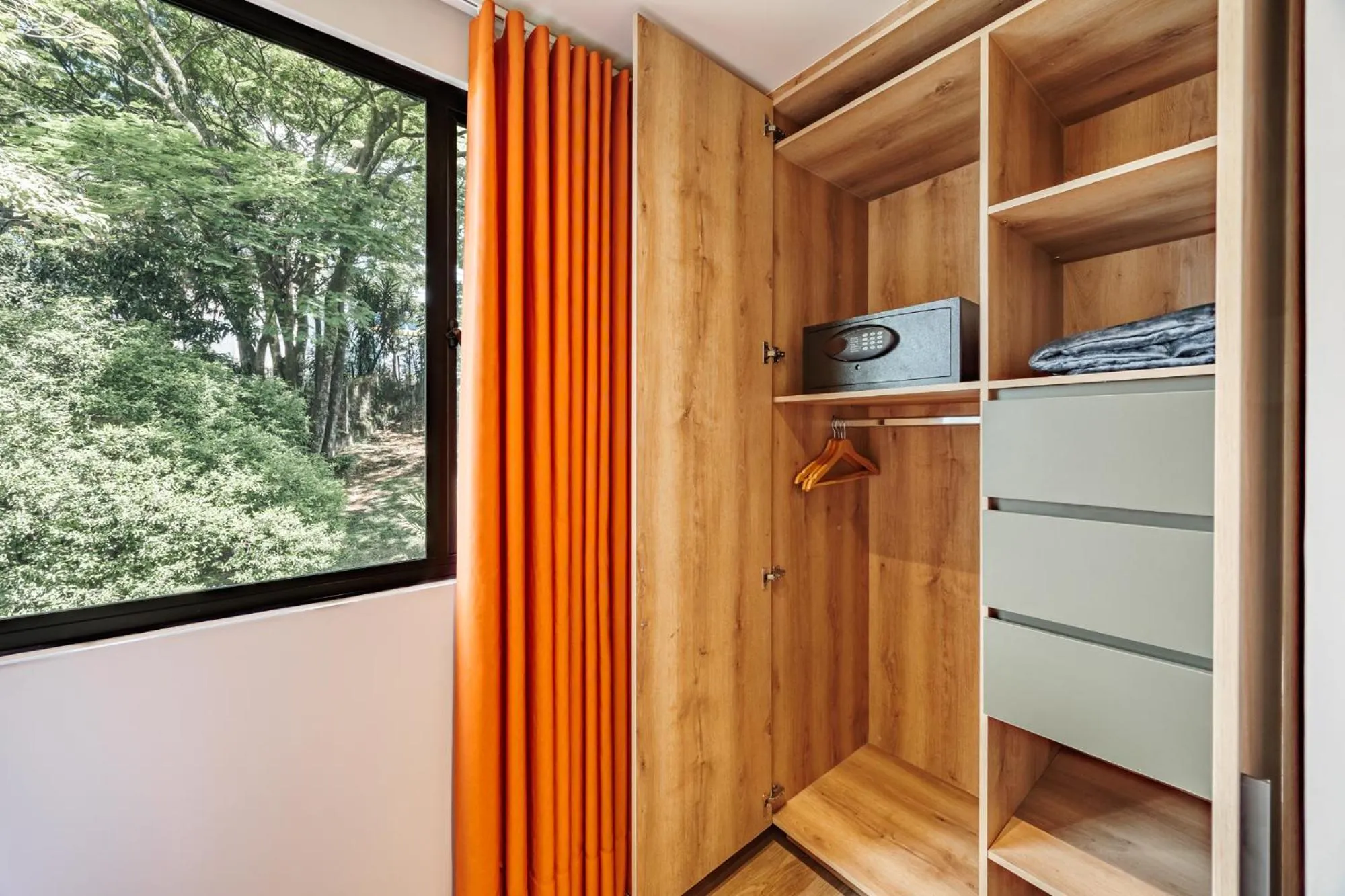 TV and multimedia in The Somos Central Hotel Poblado