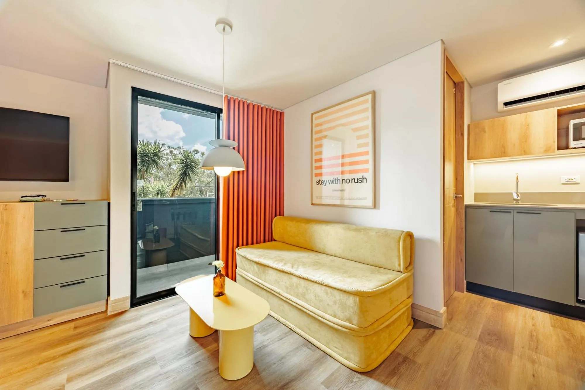 Quiet street view in The Somos Central Hotel Poblado