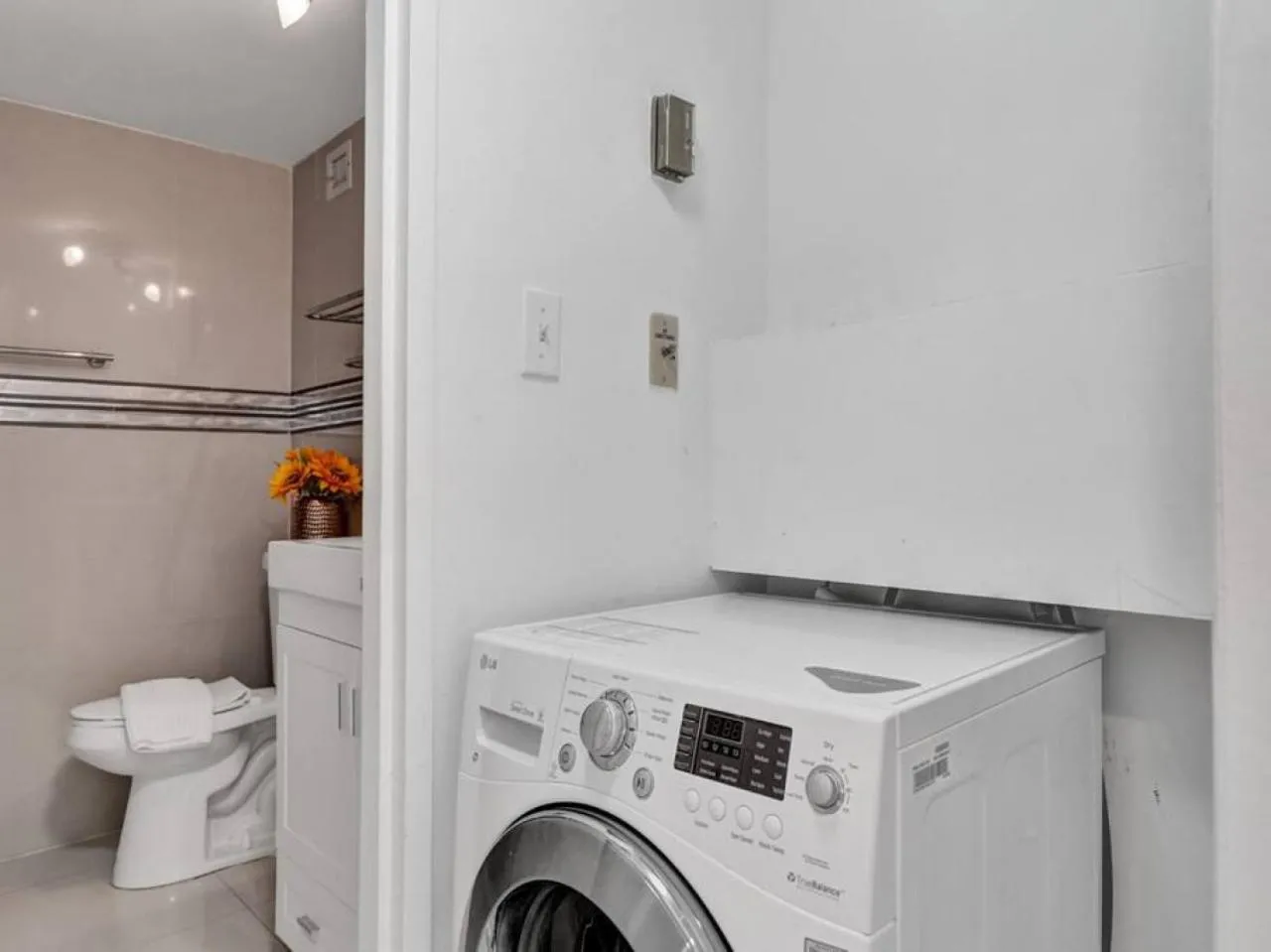 washing machine in Amazing Ocean View Condo Beach Service 1111