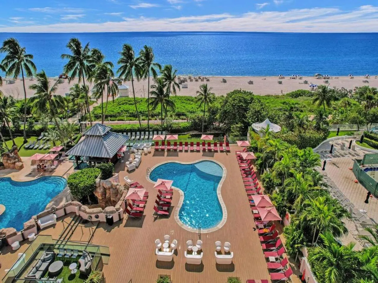 Swimming pool in Amazing Ocean View Condo Beach Service 1111