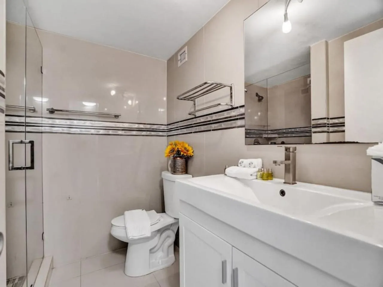 Bathroom in Amazing Ocean View Condo Beach Service 1111
