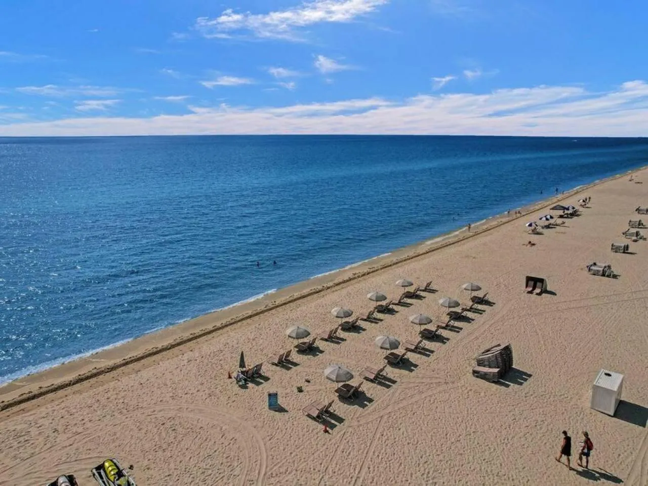 Beach in Amazing Ocean View Condo Beach Service 1111