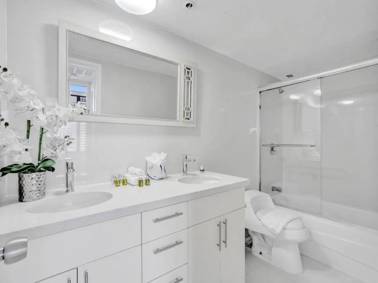 Bathroom in Full ocean view Huge private terrace 1002