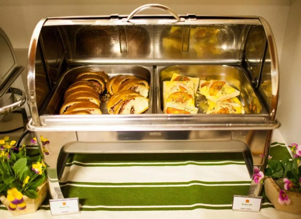 Food and drinks in Harbor Self Cidade Verde