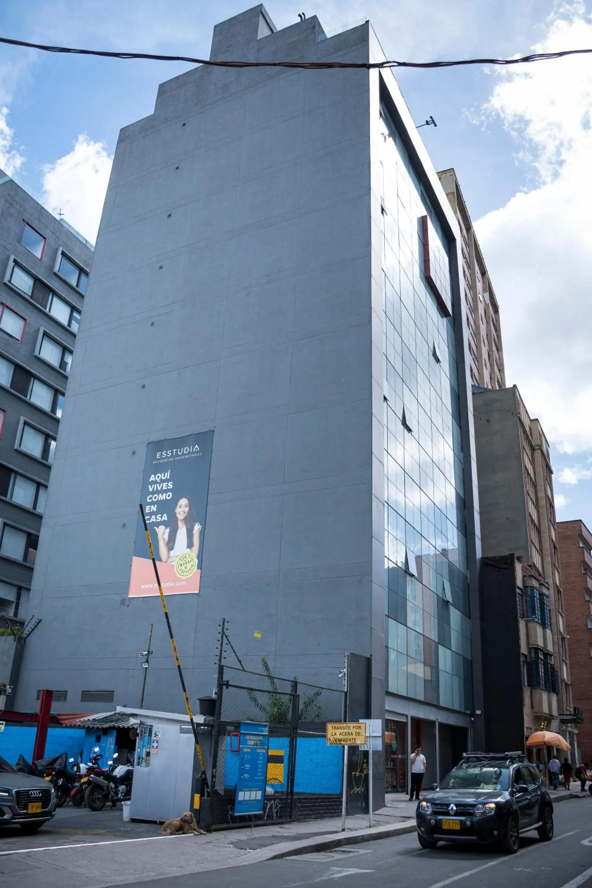 Facade/entrance in Esstudia 17-4